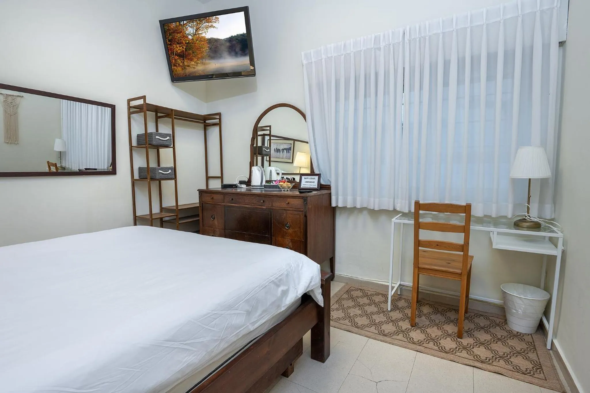 Bedroom, Bed in Mike's House Jerusalem