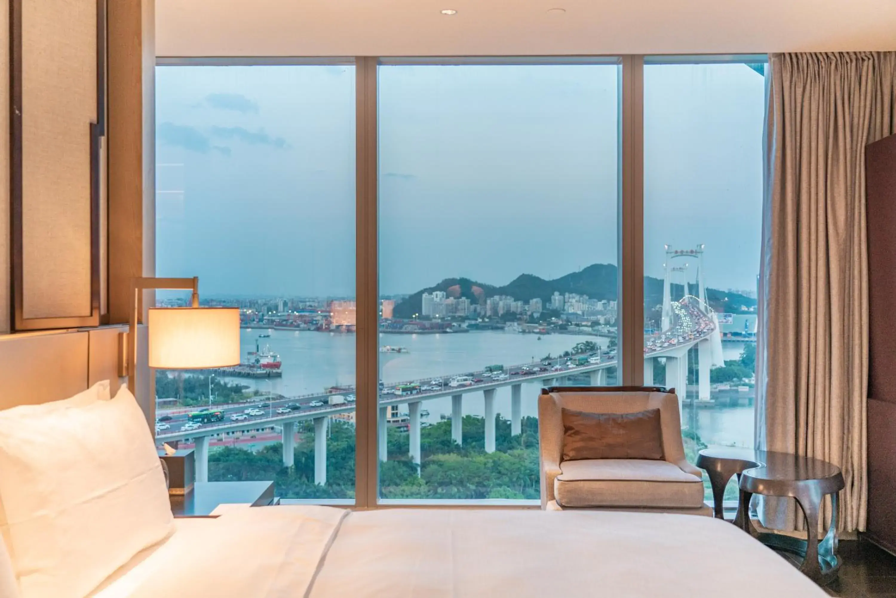 1 King Bed Premium Haicang Bridge View in HUALUXE Xiamen Haicang Habour View 1 King Bed Premium Haicang Bridge View in HUALUXE Xiamen Haicang Habour View