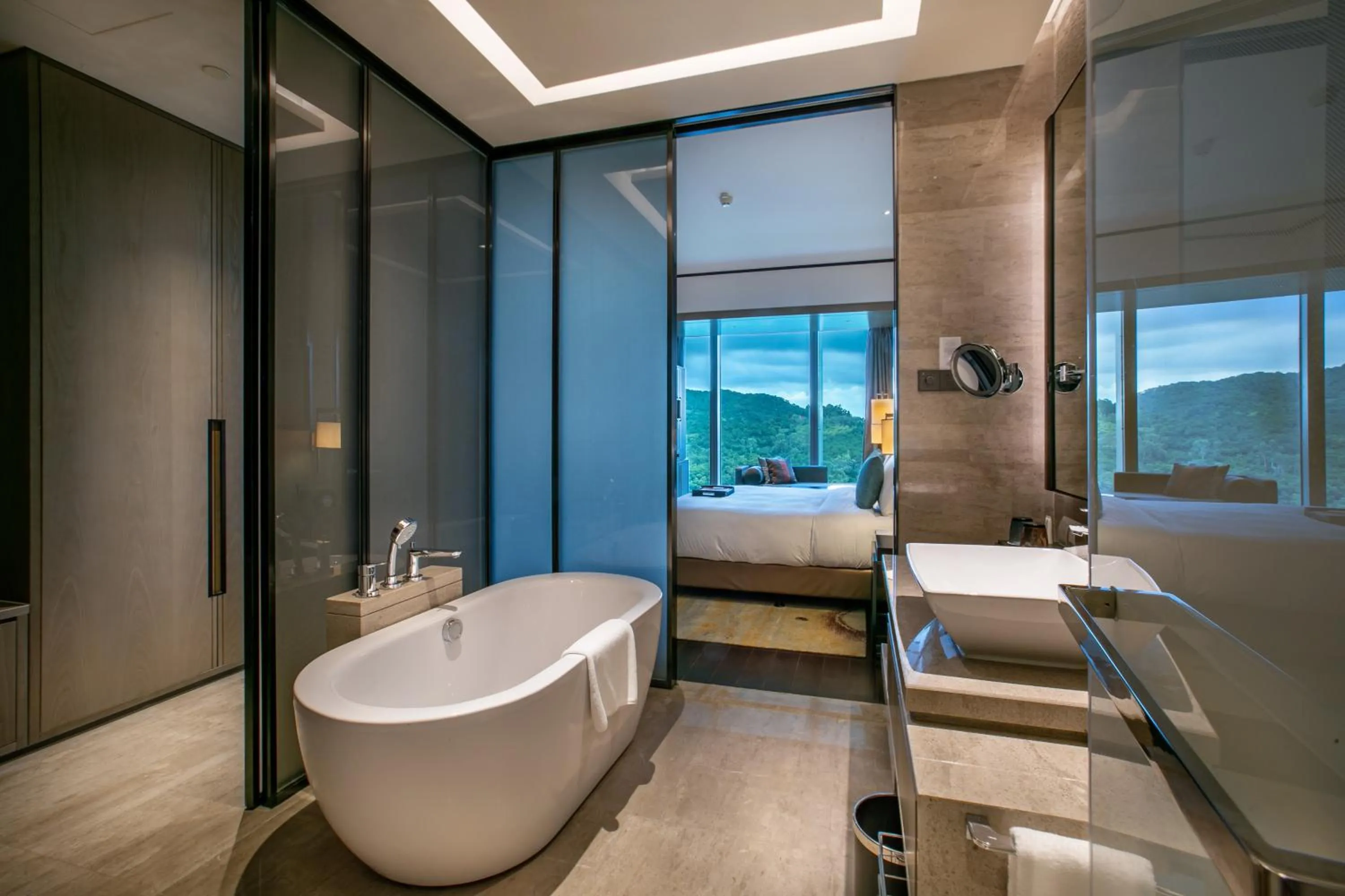 Bathroom in HUALUXE Xiamen Haicang Habour View