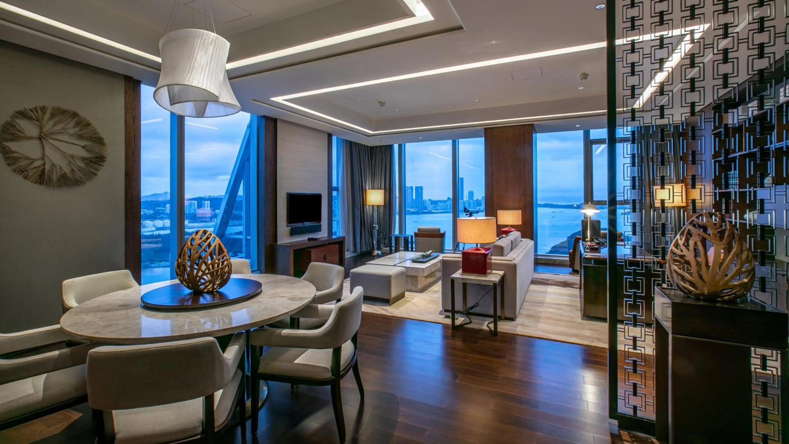 Photo of the whole room in HUALUXE Xiamen Haicang Habour View