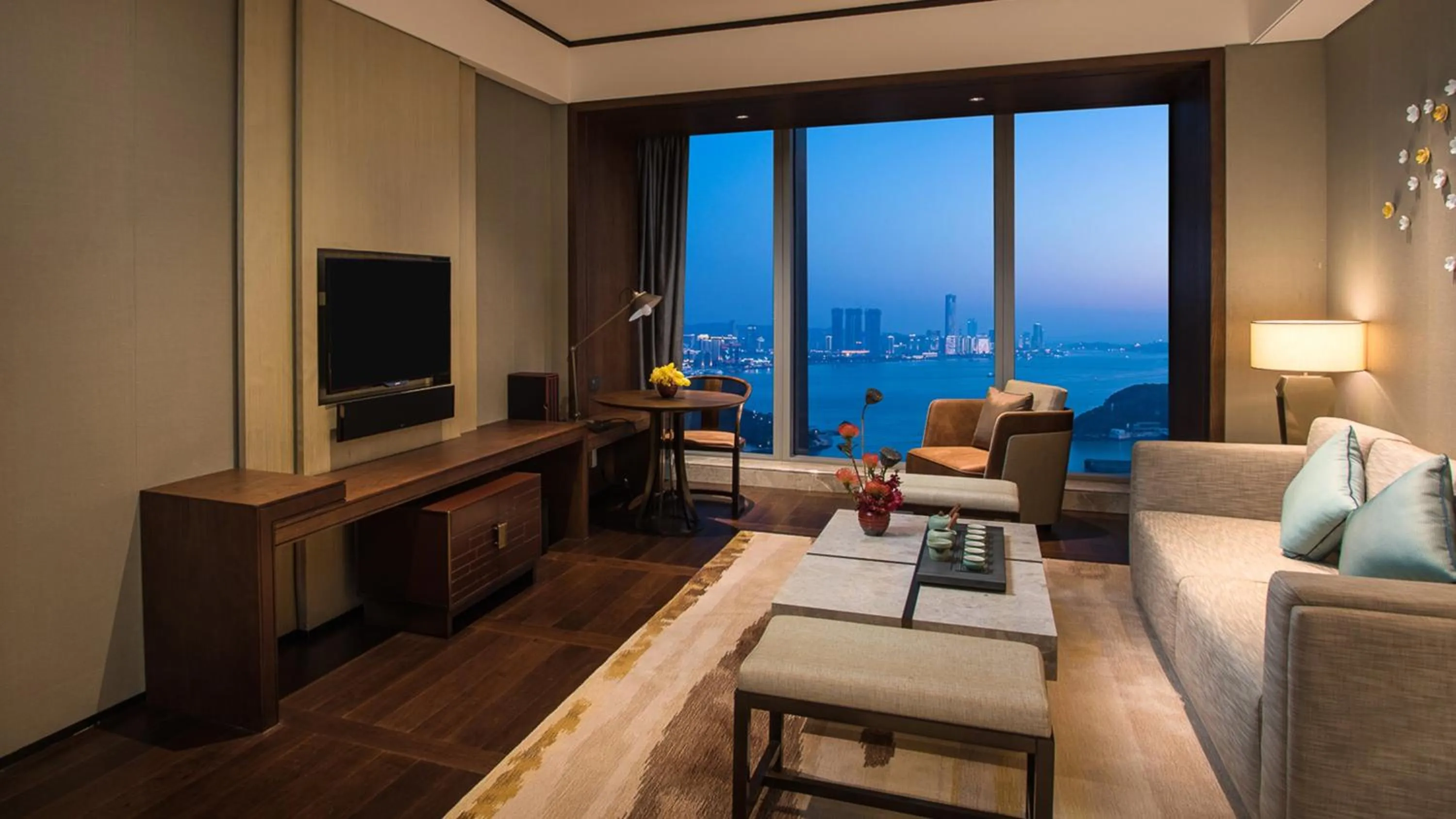 Photo of the whole room in HUALUXE Xiamen Haicang Habour View