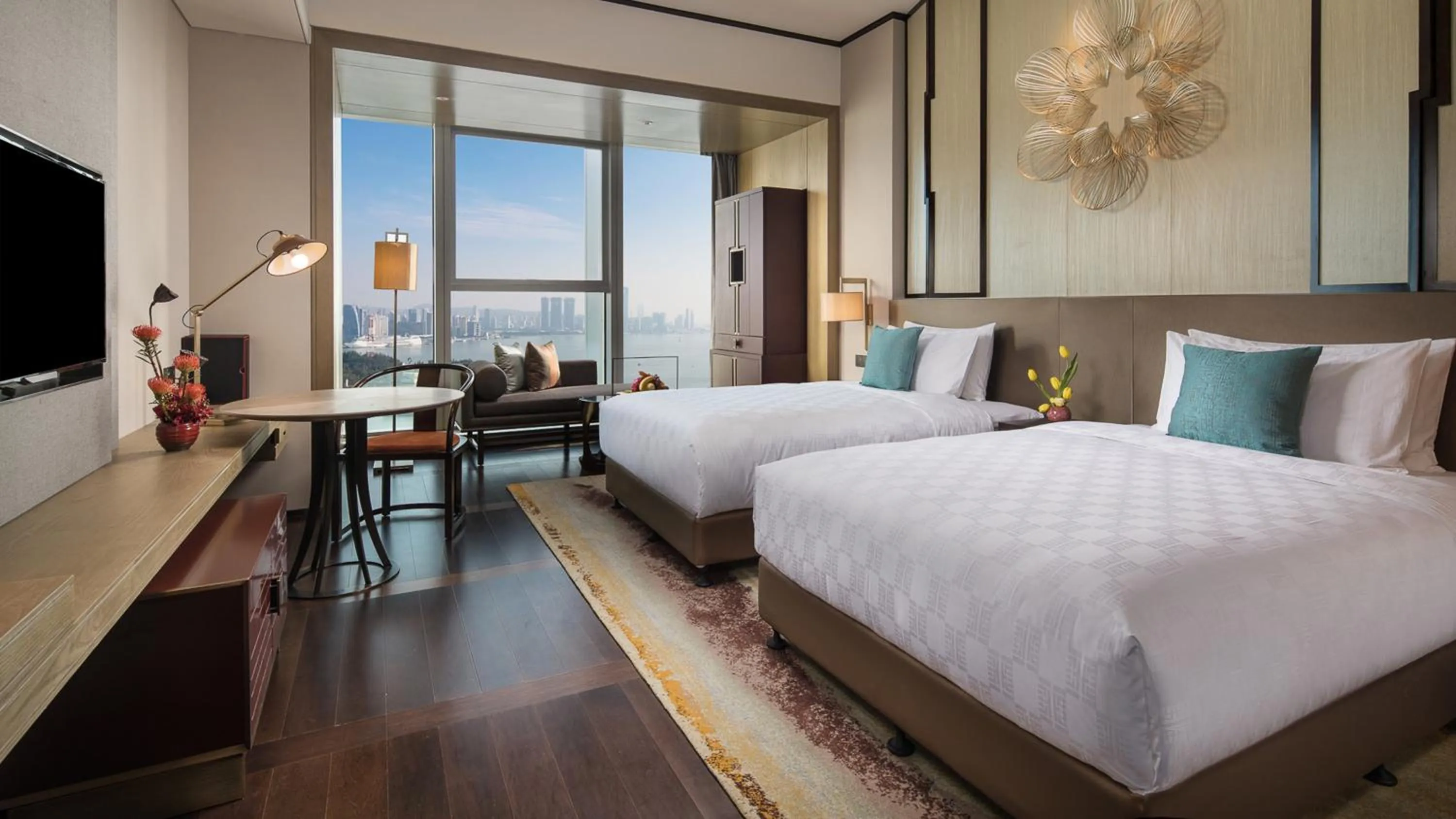 Photo of the whole room, Bed in HUALUXE Xiamen Haicang Habour View