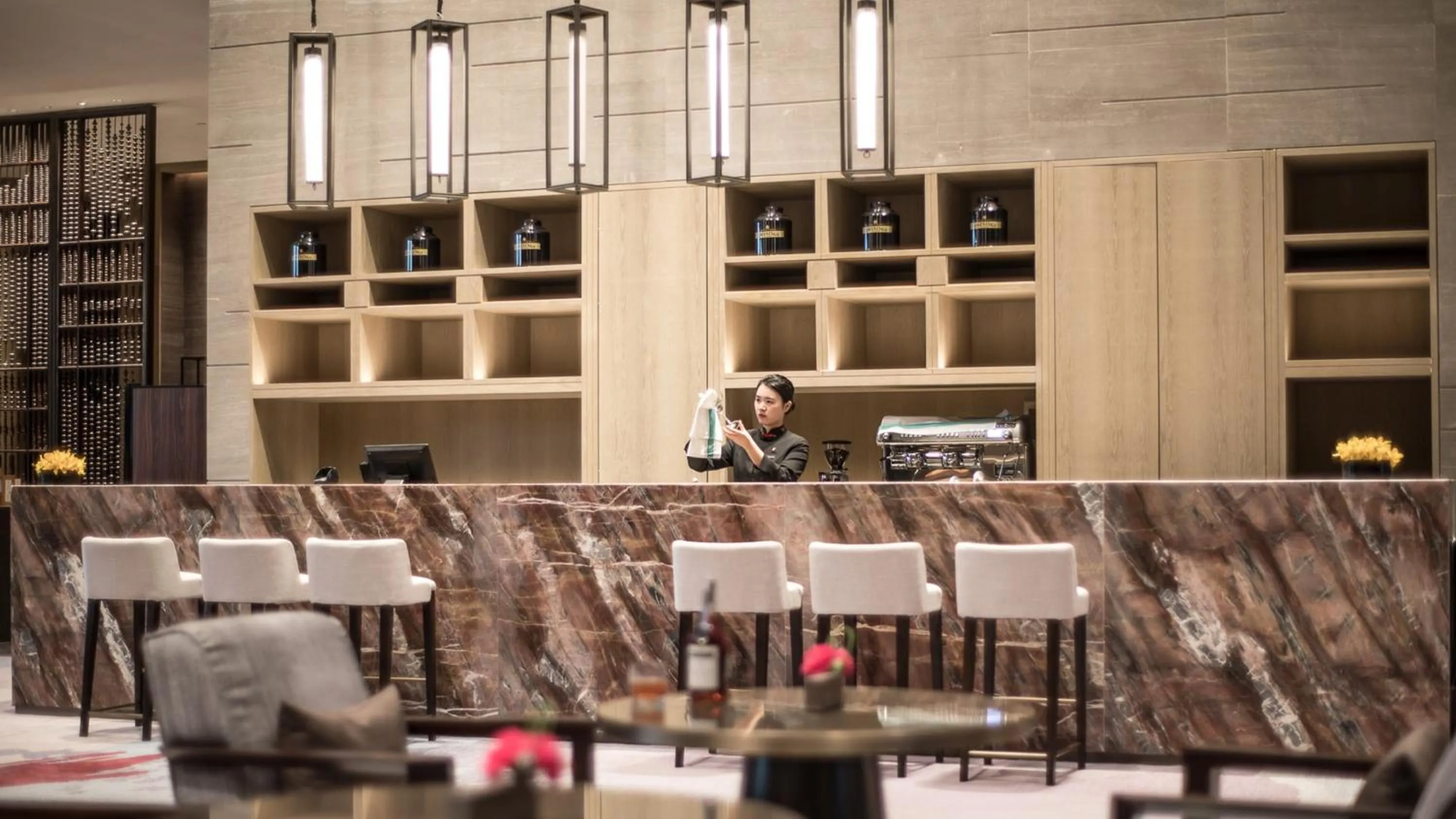 Lounge or bar in HUALUXE Xiamen Haicang Habour View