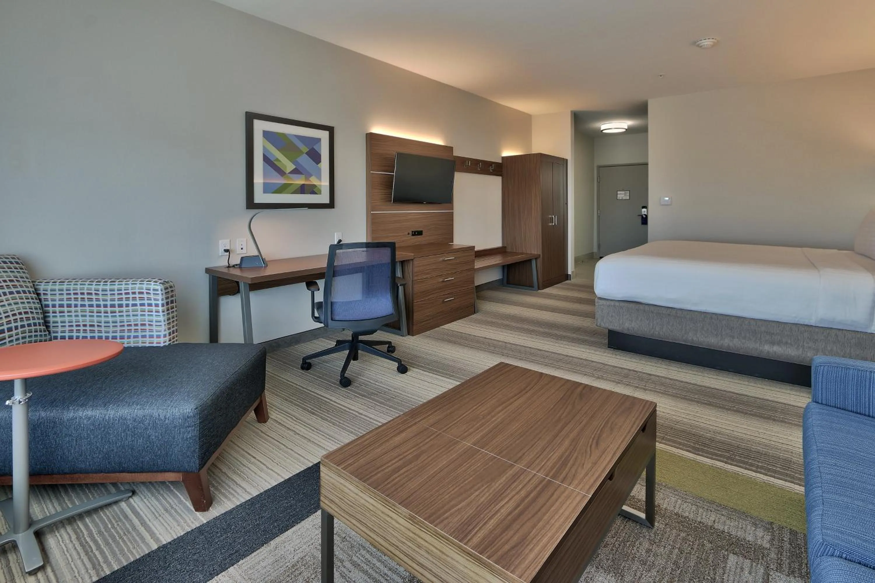 Photo of the whole room, Bed in Holiday Inn Express & Suites - Houston East - Beltway 8 by IHG