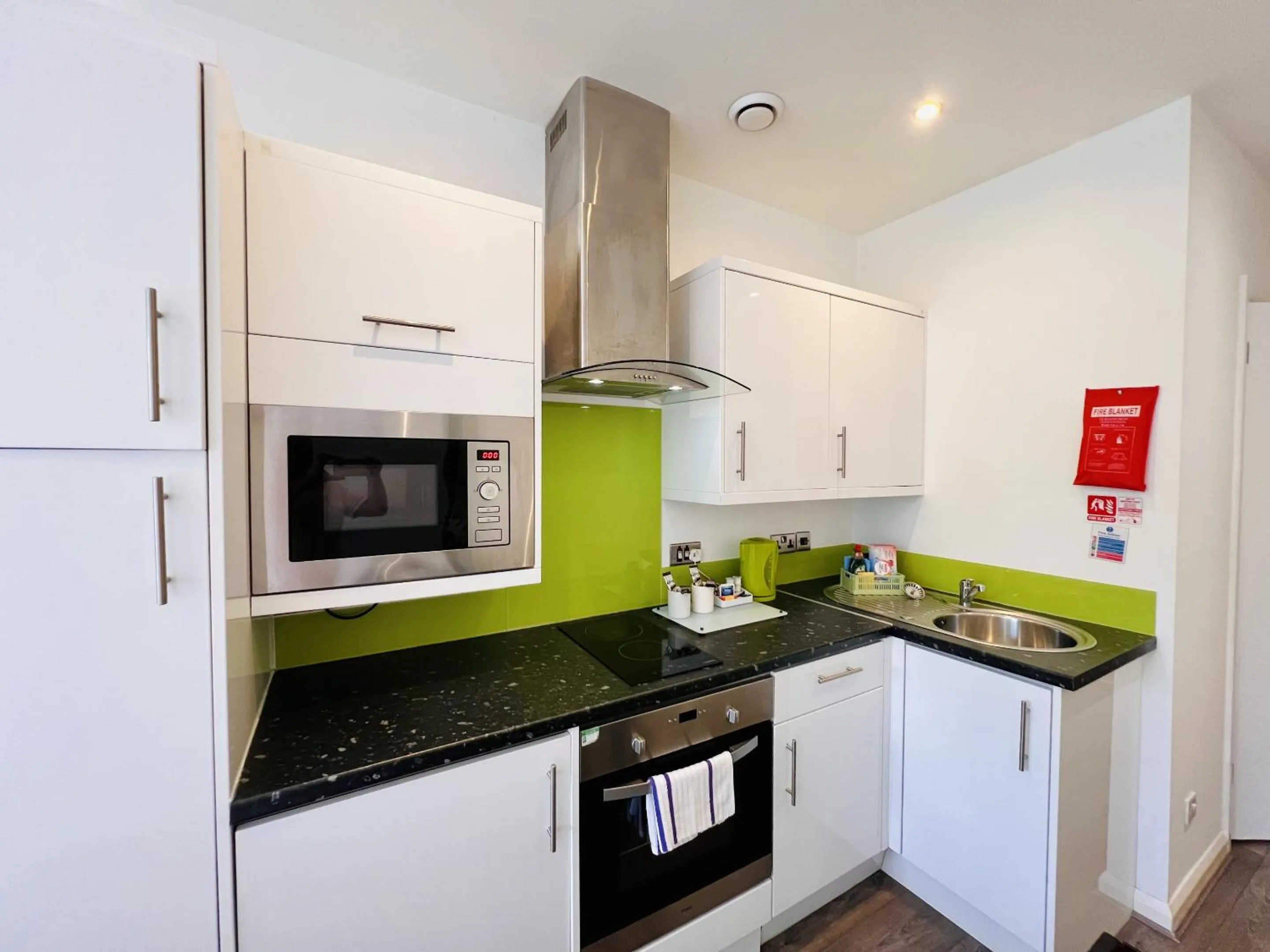 Kitchen or kitchenette in Fox House Studios, City centre Aparthotel