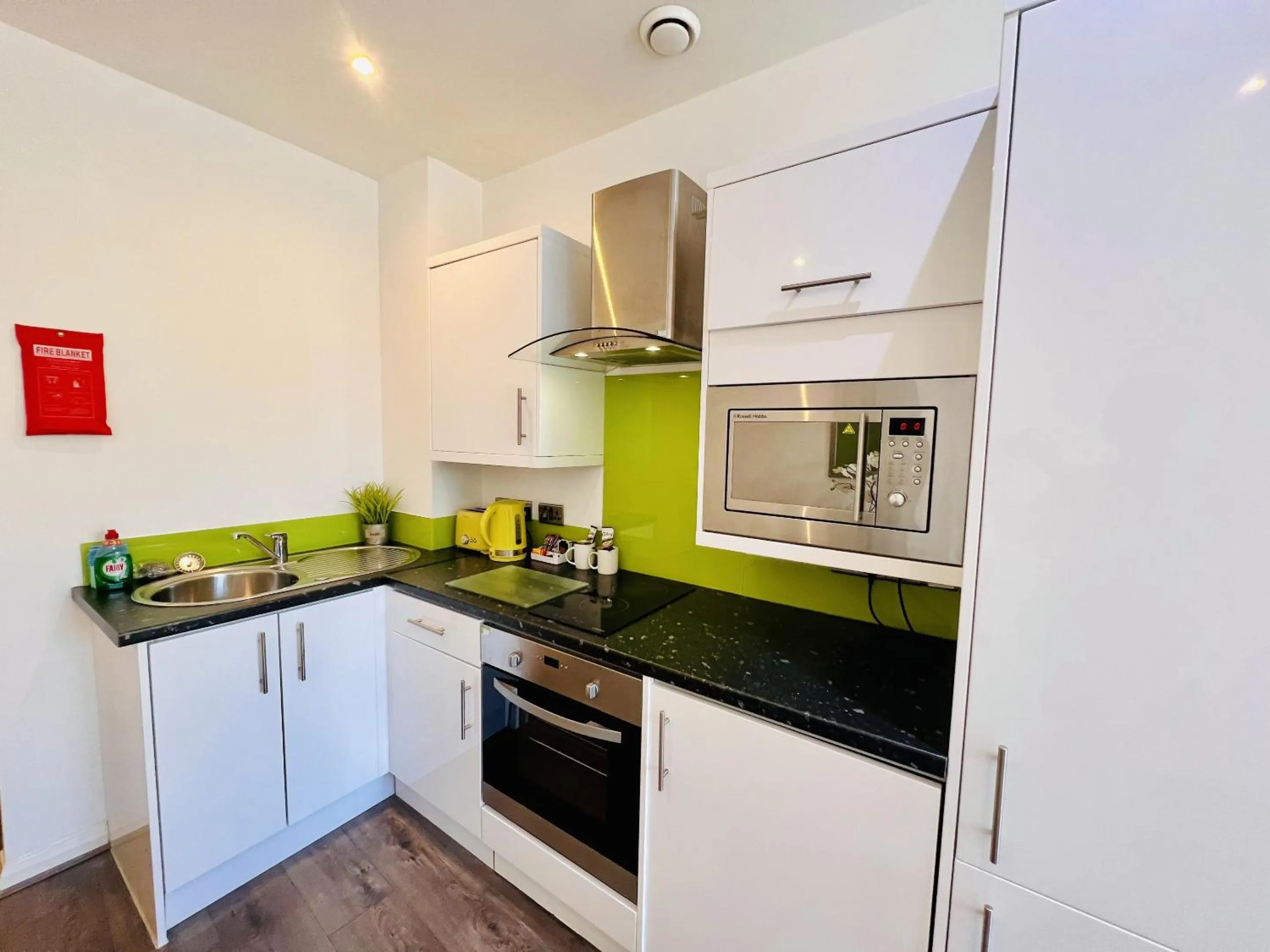 Kitchen or kitchenette in Fox House Studios, City centre Aparthotel