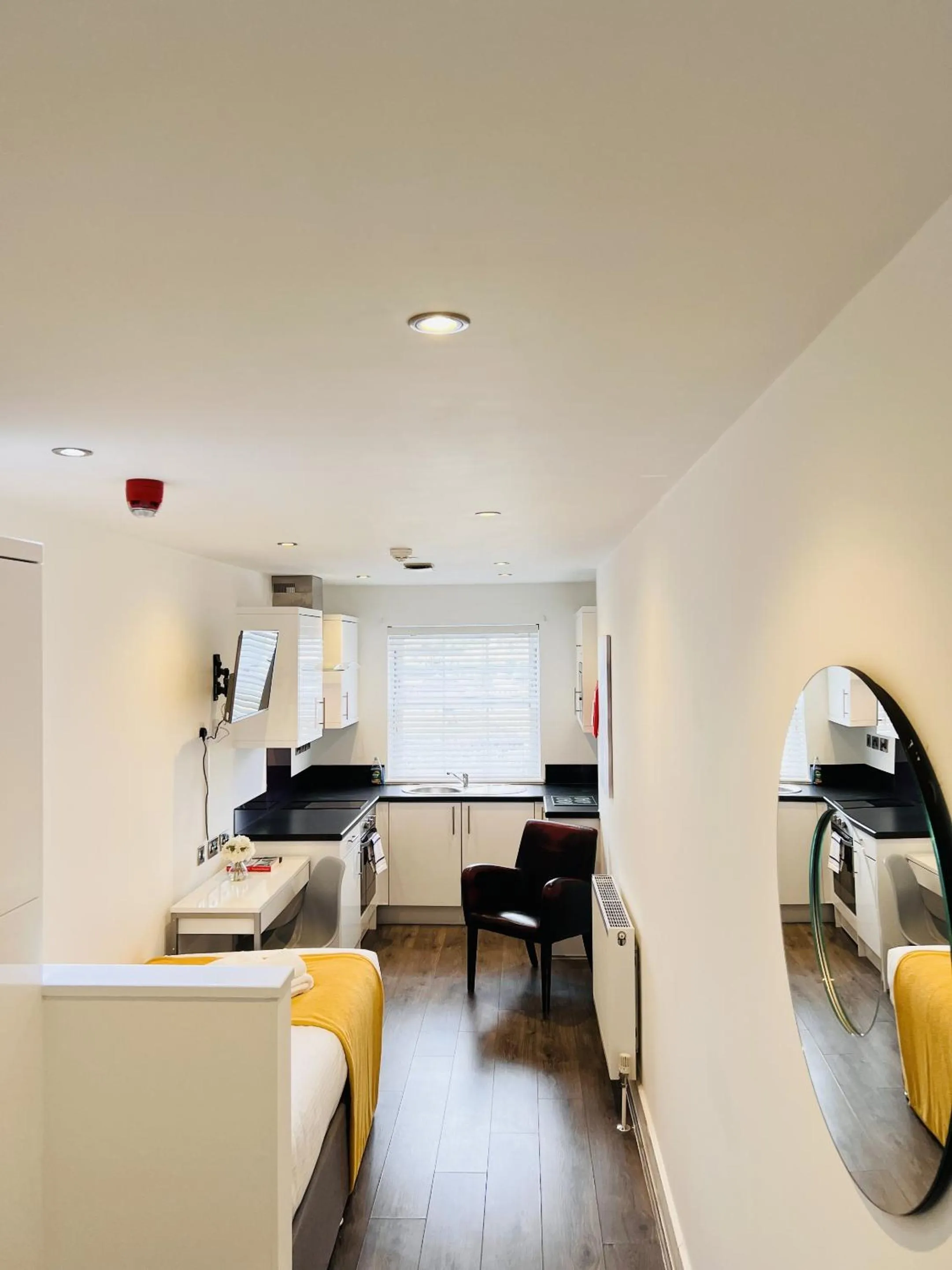 Bathroom in Fox House Studios, City centre Aparthotel