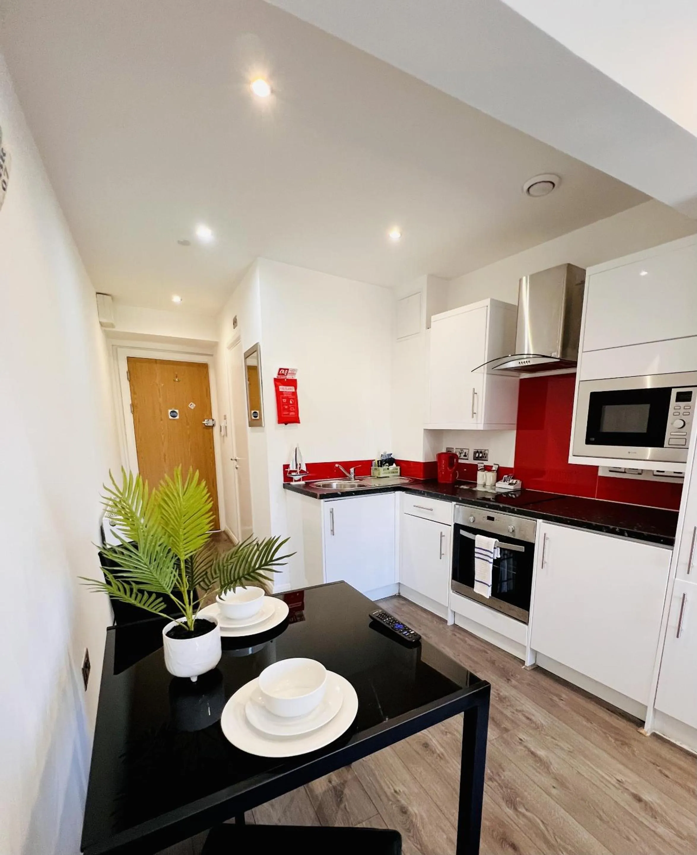 Kitchen or kitchenette in Fox House Studios, City centre Aparthotel