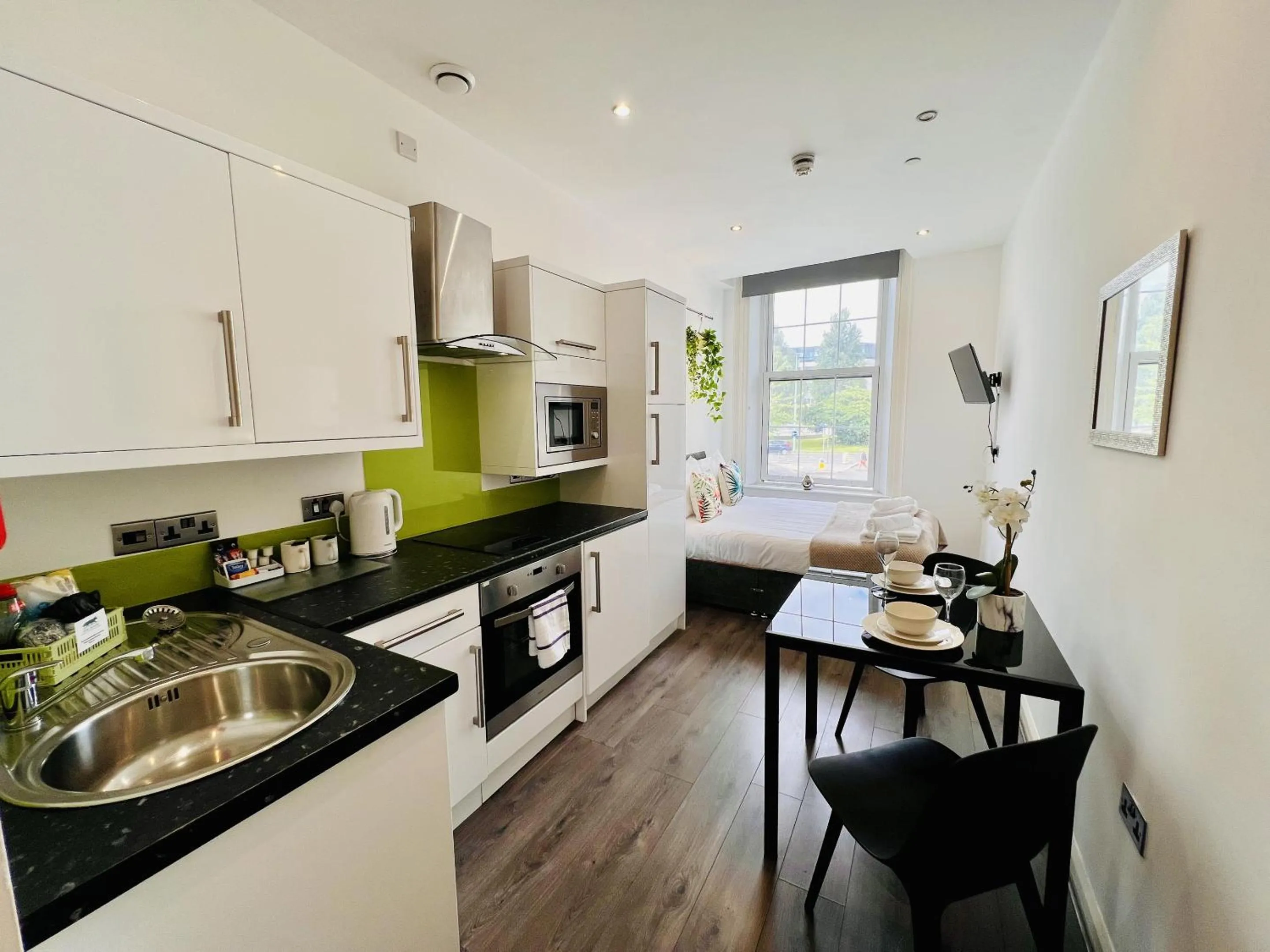 Kitchen or kitchenette in Fox House Studios, City centre Aparthotel
