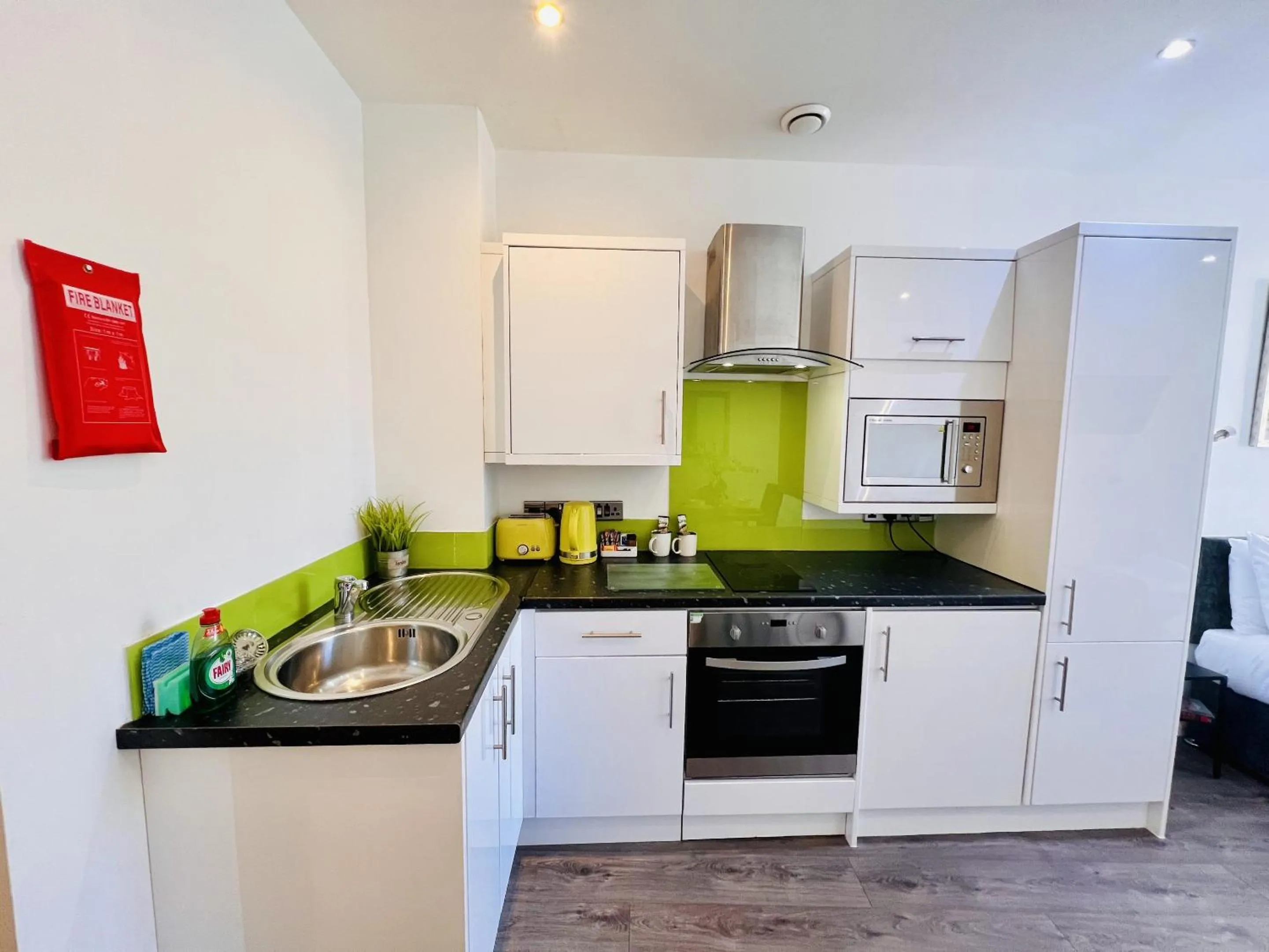 Kitchen or kitchenette in Fox House Studios, City centre Aparthotel