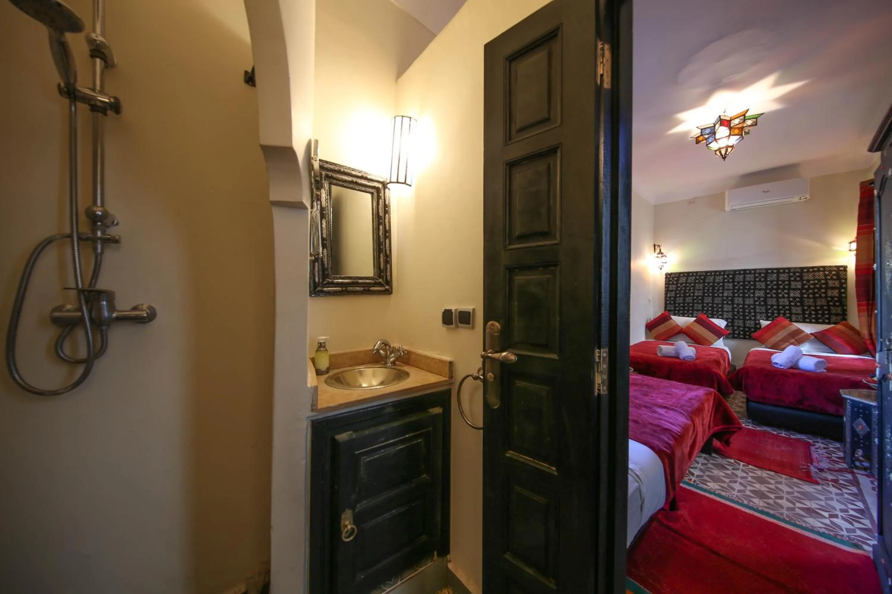 Bathroom in Riad Africa - Marrakech Medina Maison d'Hote