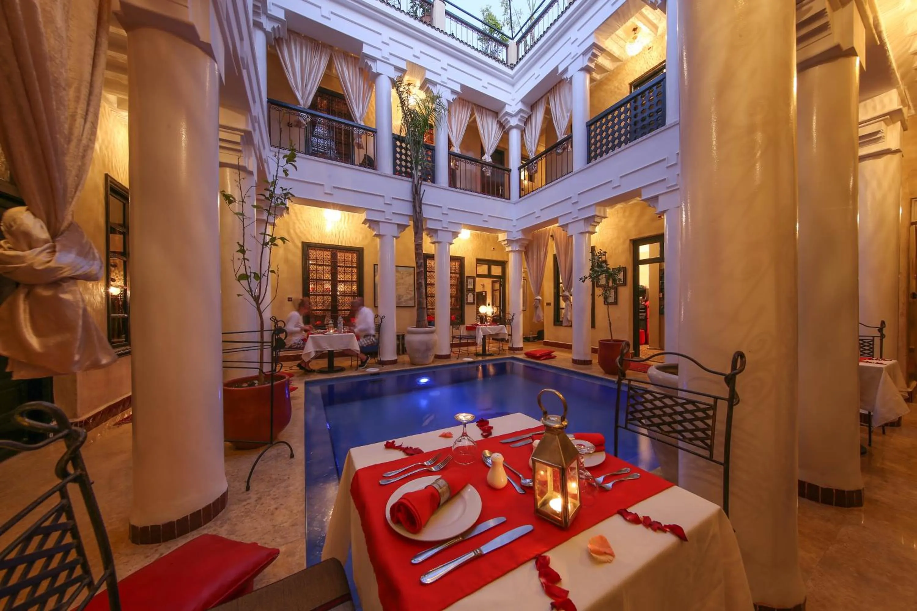 Dining area in Riad Africa - Marrakech Medina Maison d'Hote