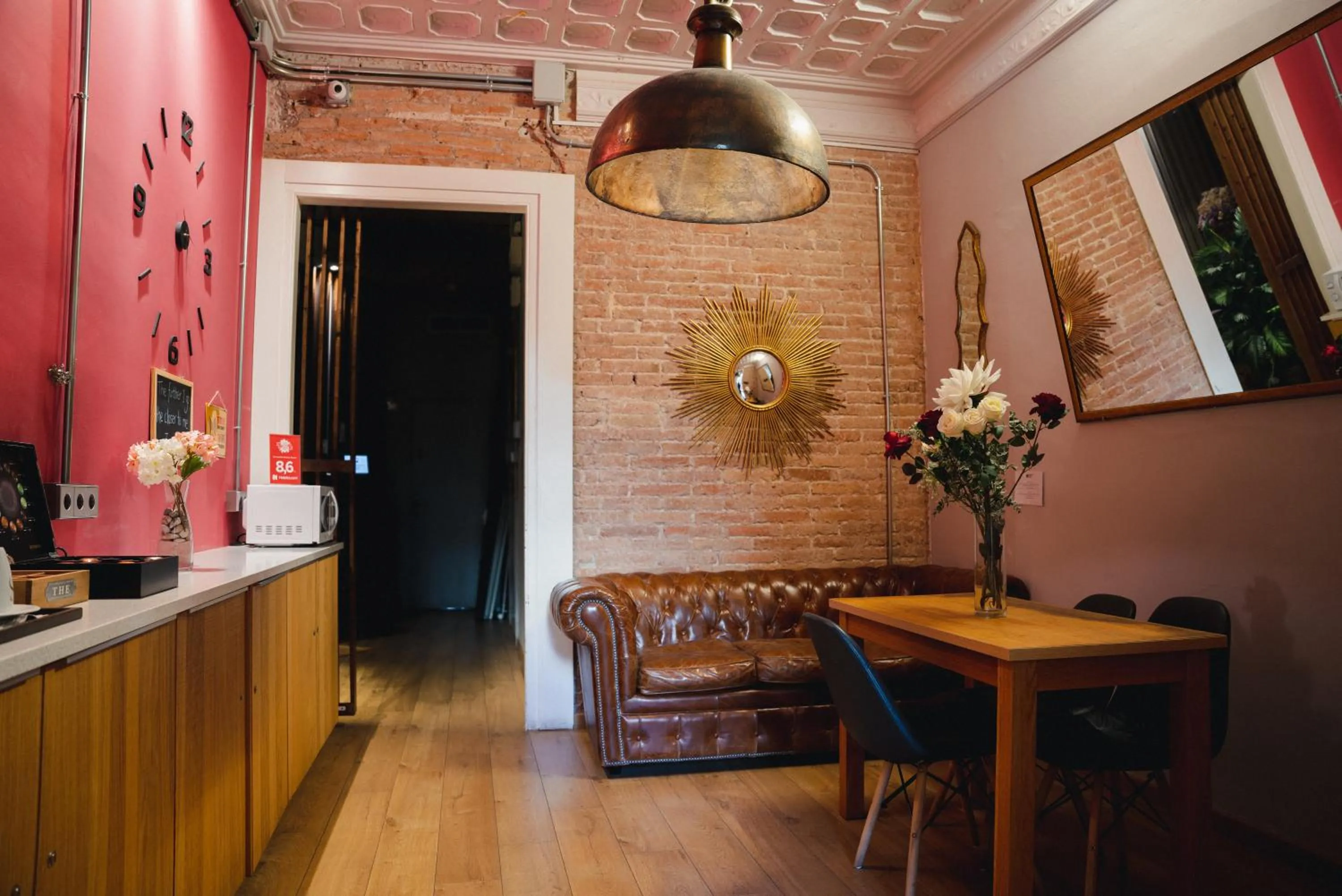 Restaurant/places to eat in Cosmopolitan Boutique Rambla