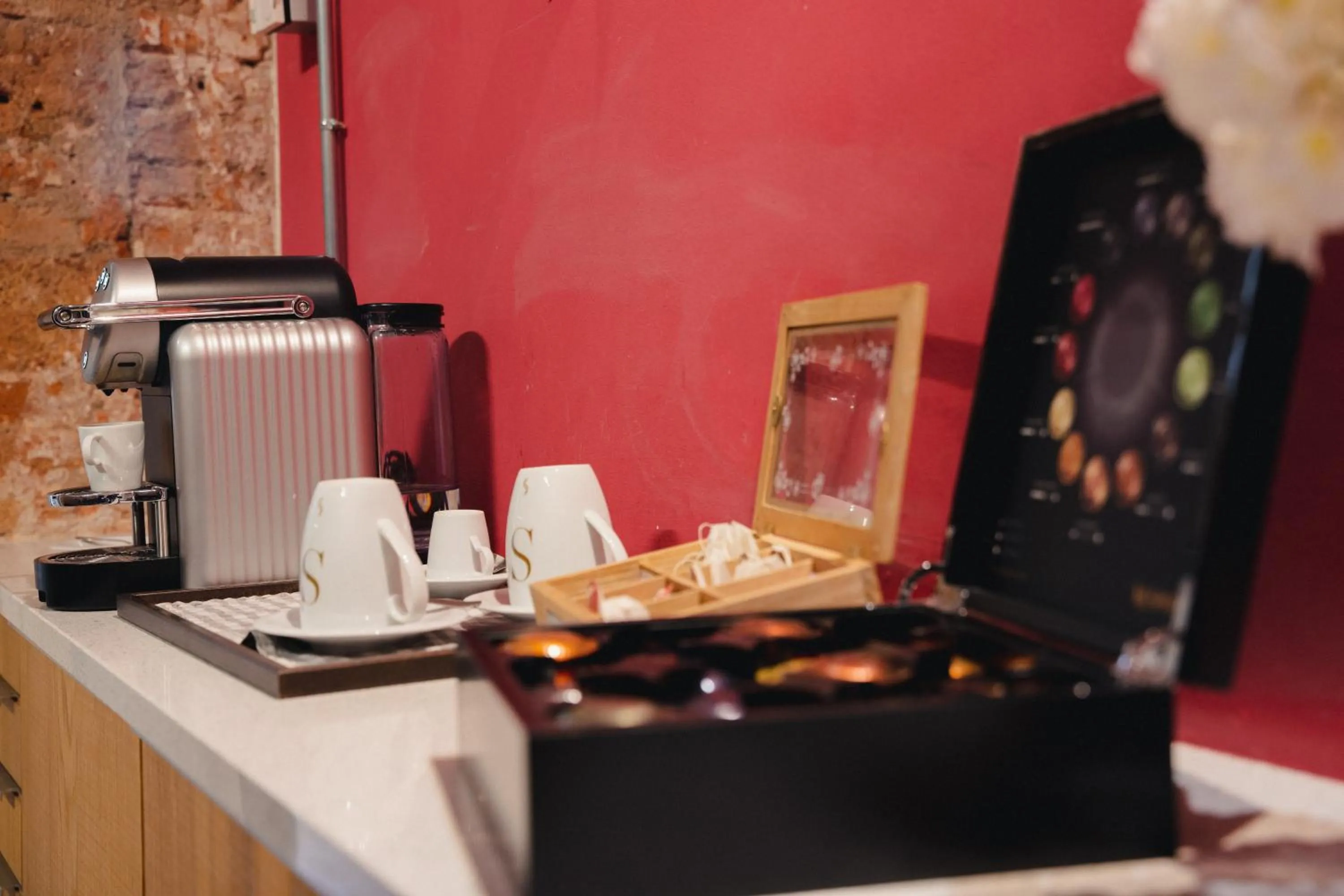 Restaurant/places to eat in Cosmopolitan Boutique Rambla