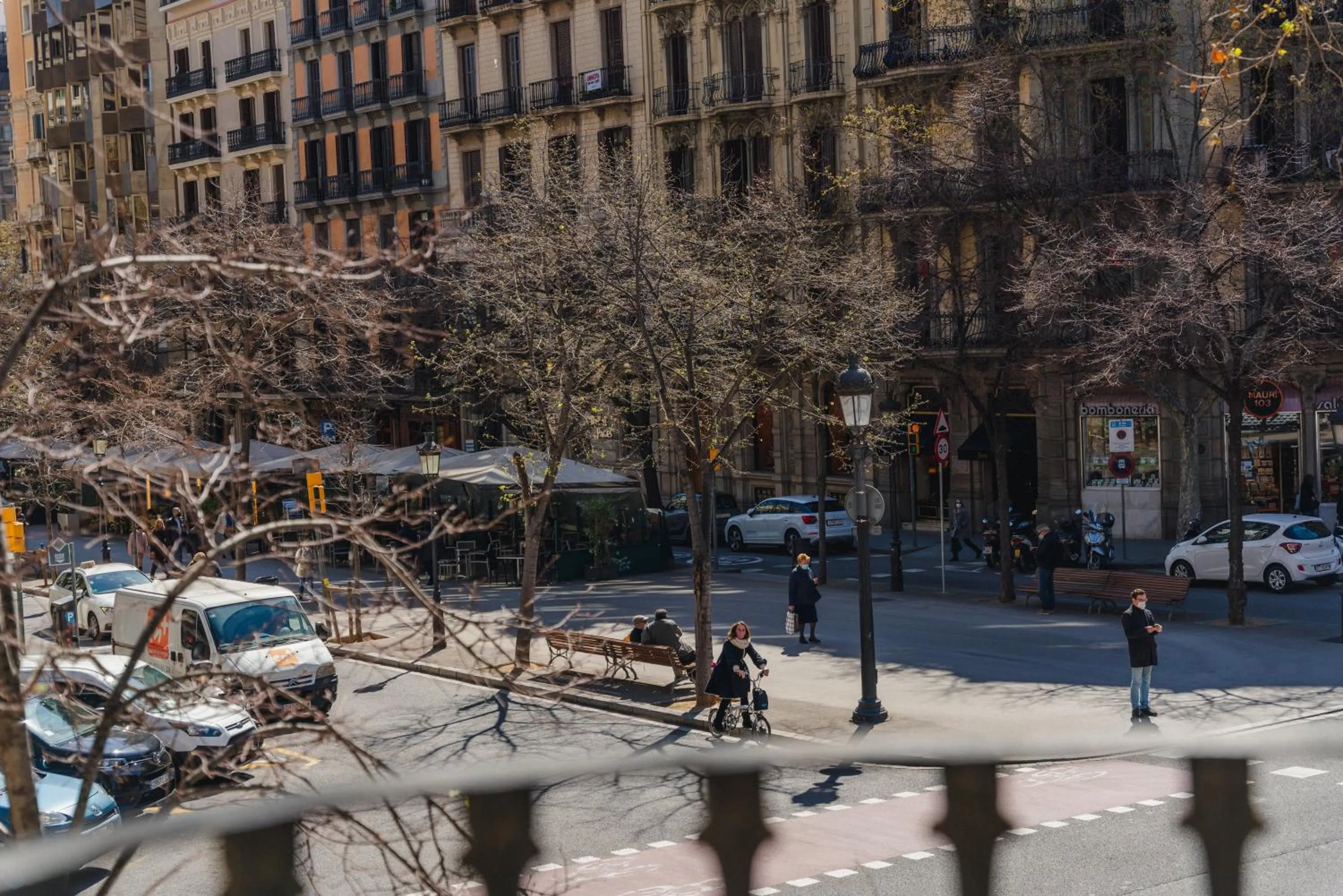 Street view in Cosmopolitan Boutique Rambla