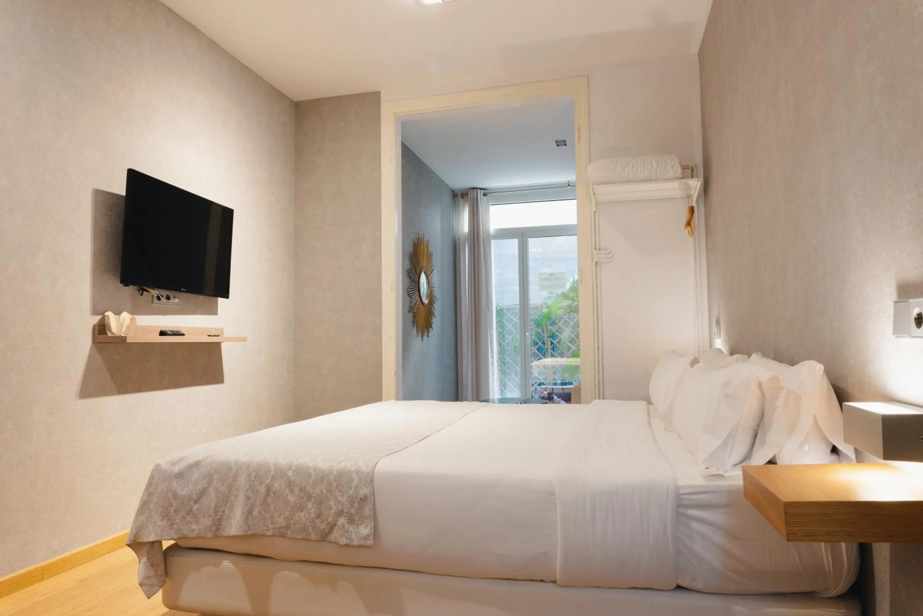 Photo of the whole room, Bed in Cosmopolitan Boutique Rambla
