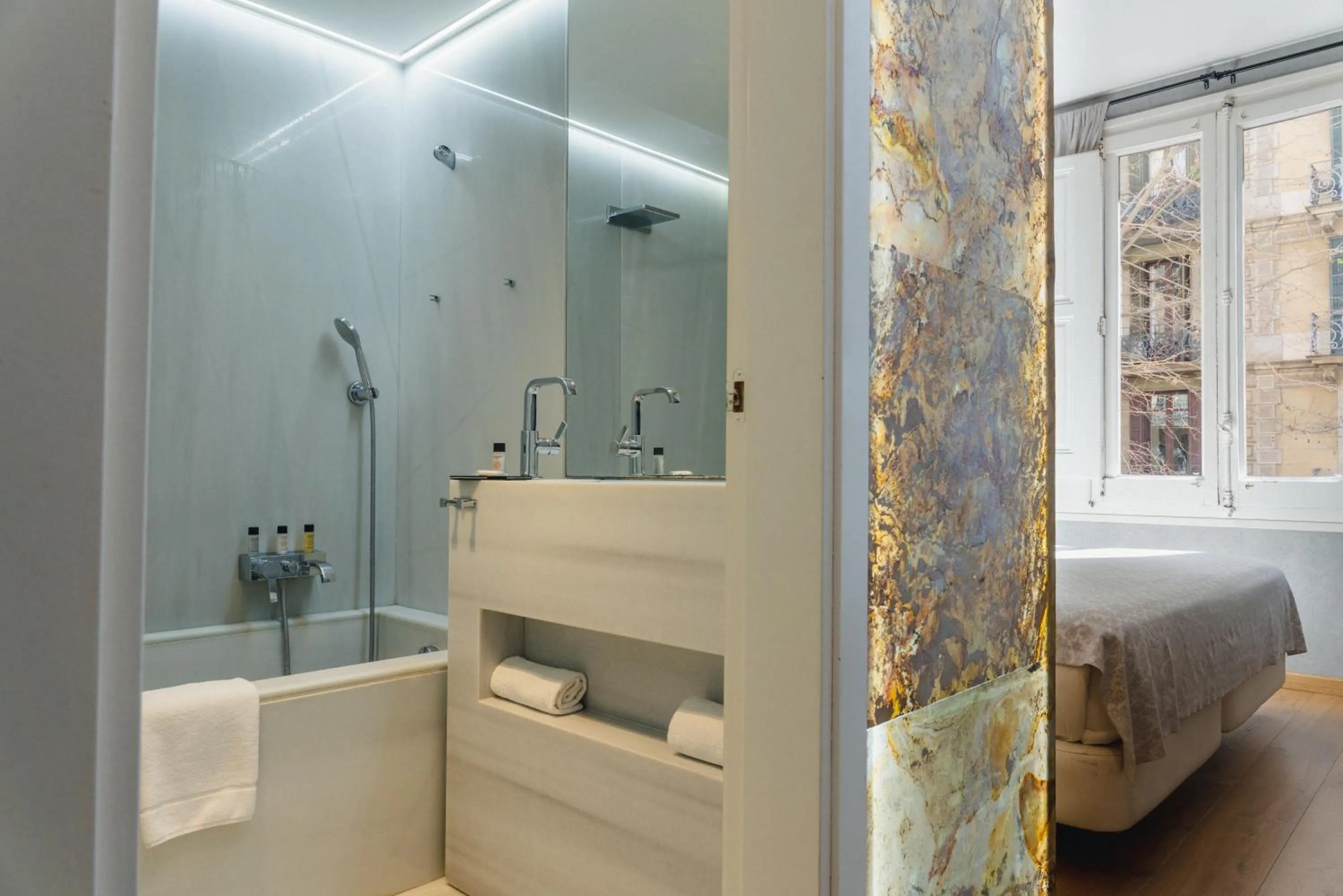 Bathroom, Bed in Cosmopolitan Boutique Rambla