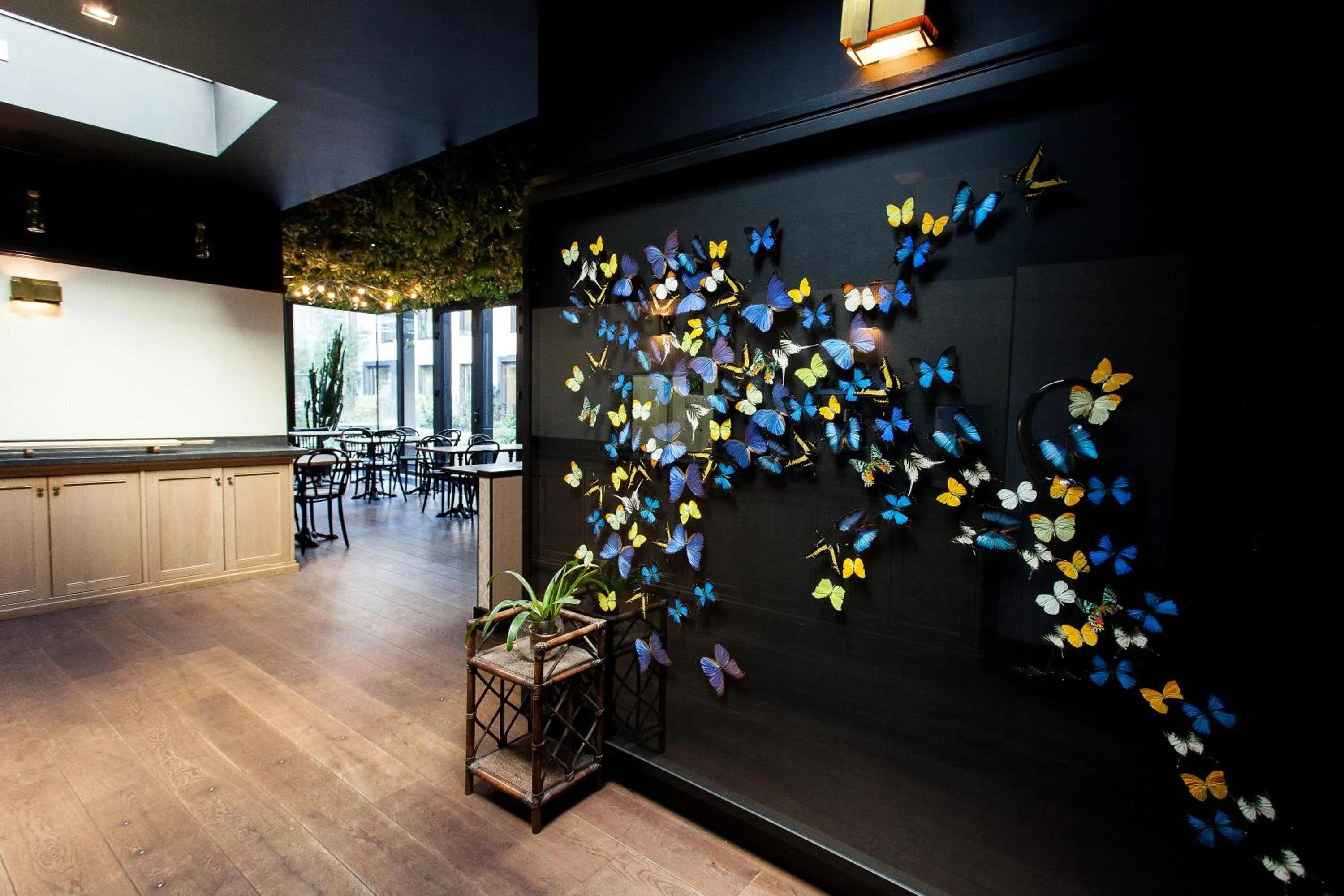 Restaurant/places to eat in Latroupe Hotel Jardin Secret