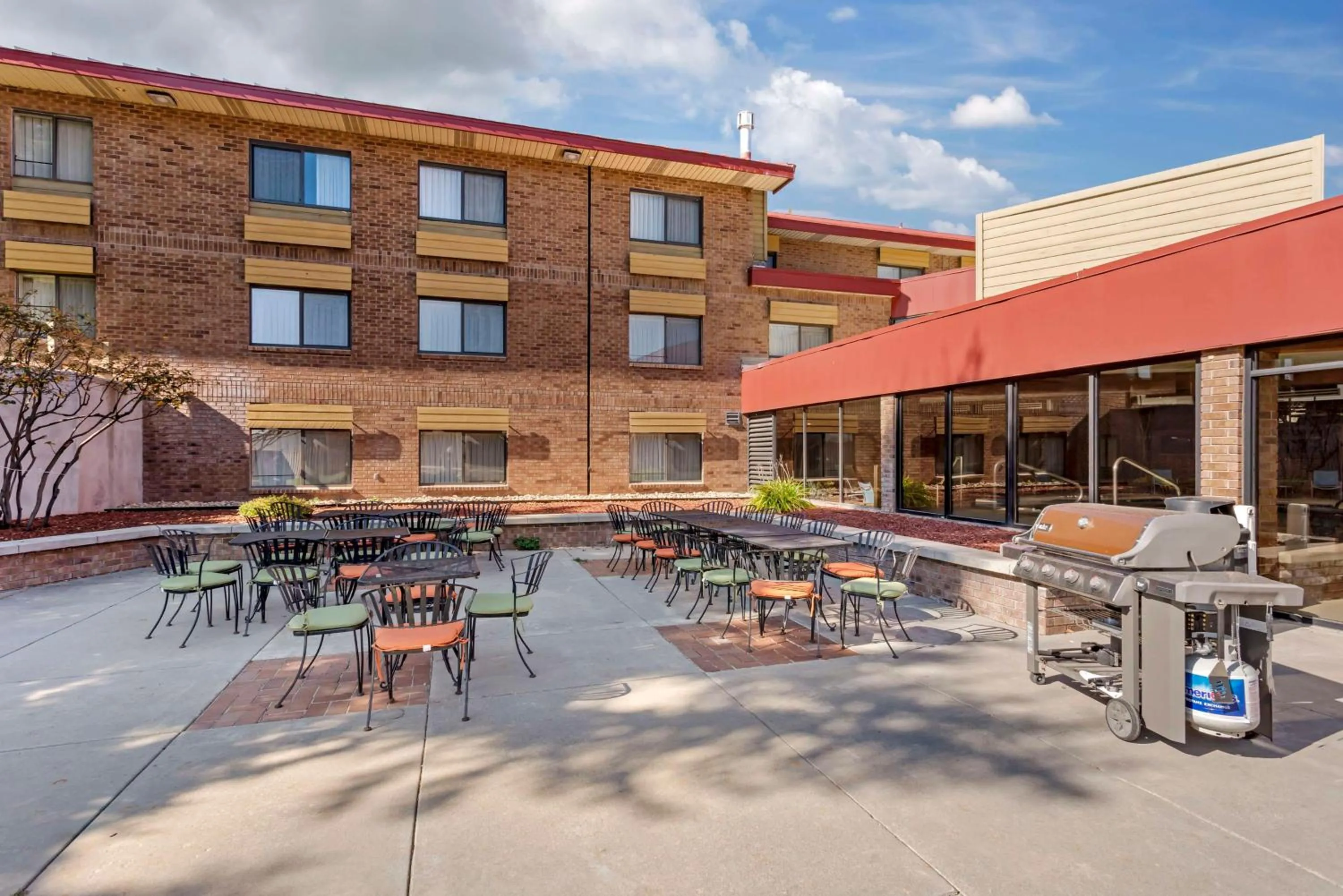 Property building in Best Western Plus Landmark Inn