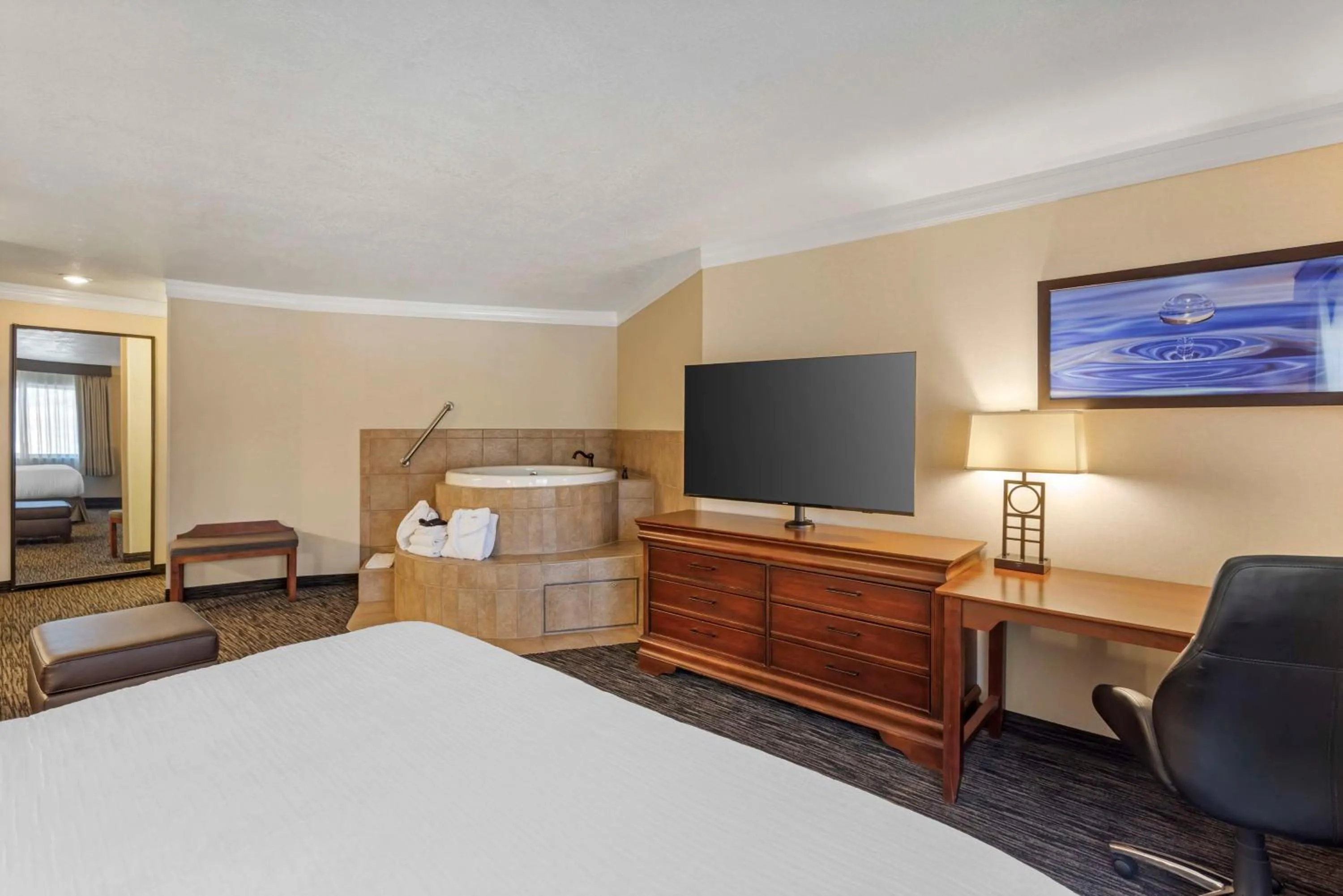 Bedroom, Bed in Best Western Plus Landmark Inn