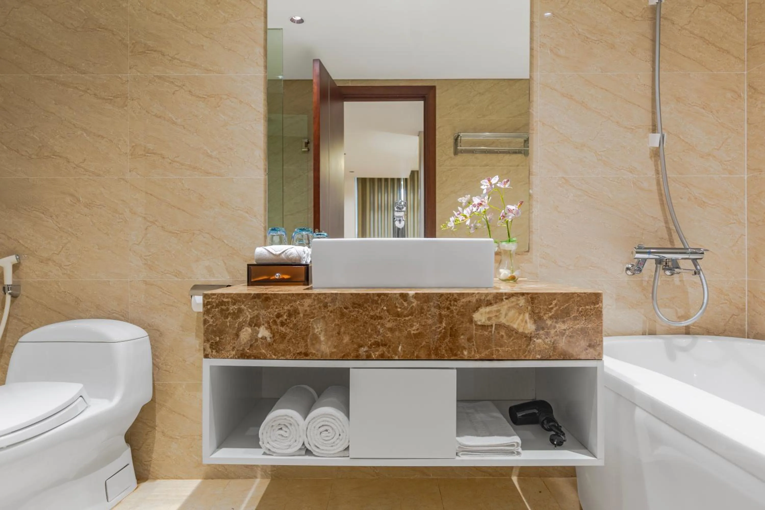 Bath in Pavilion Hotel Da Nang