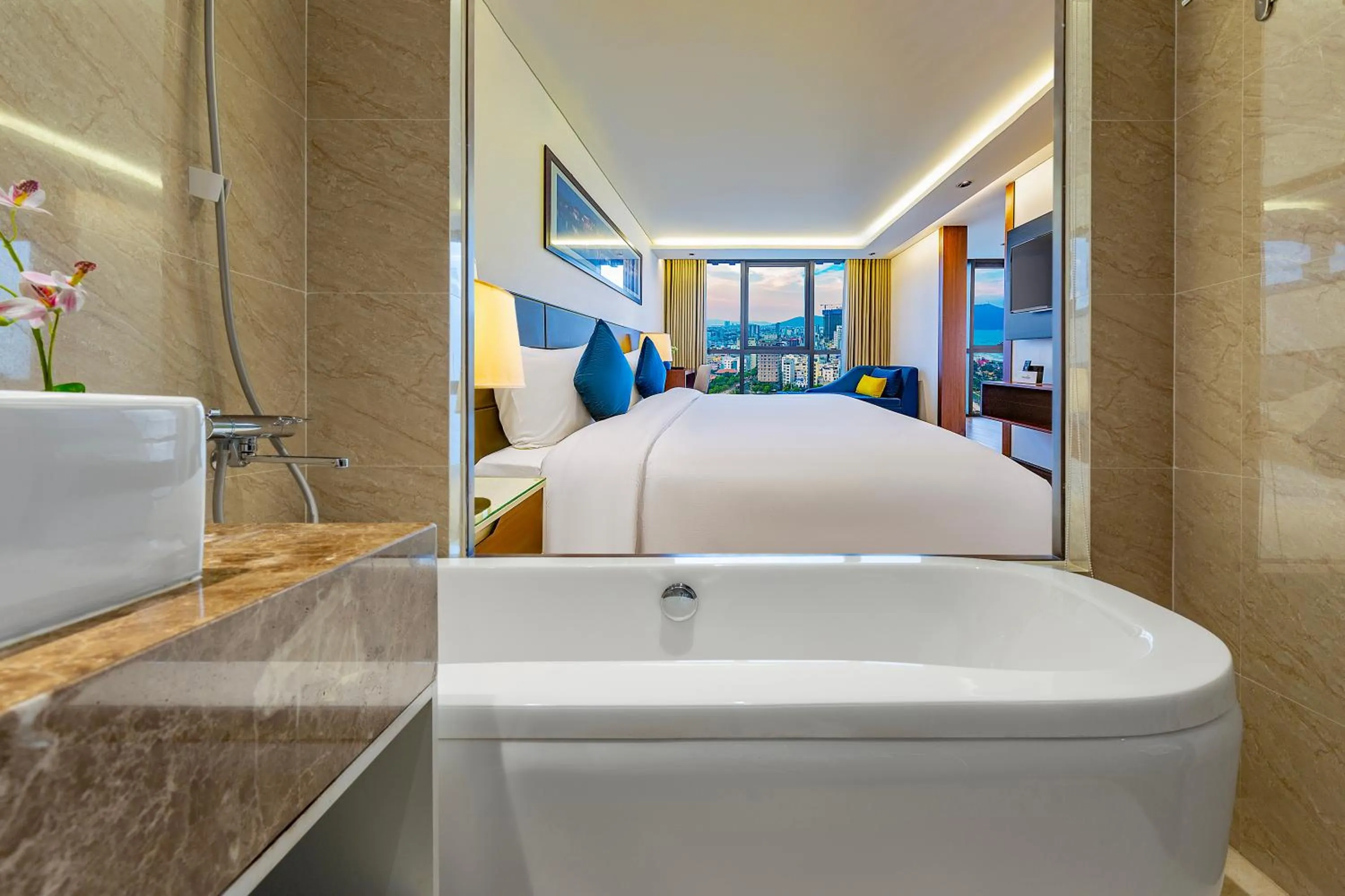 Bathroom, Bed in Pavilion Hotel Da Nang