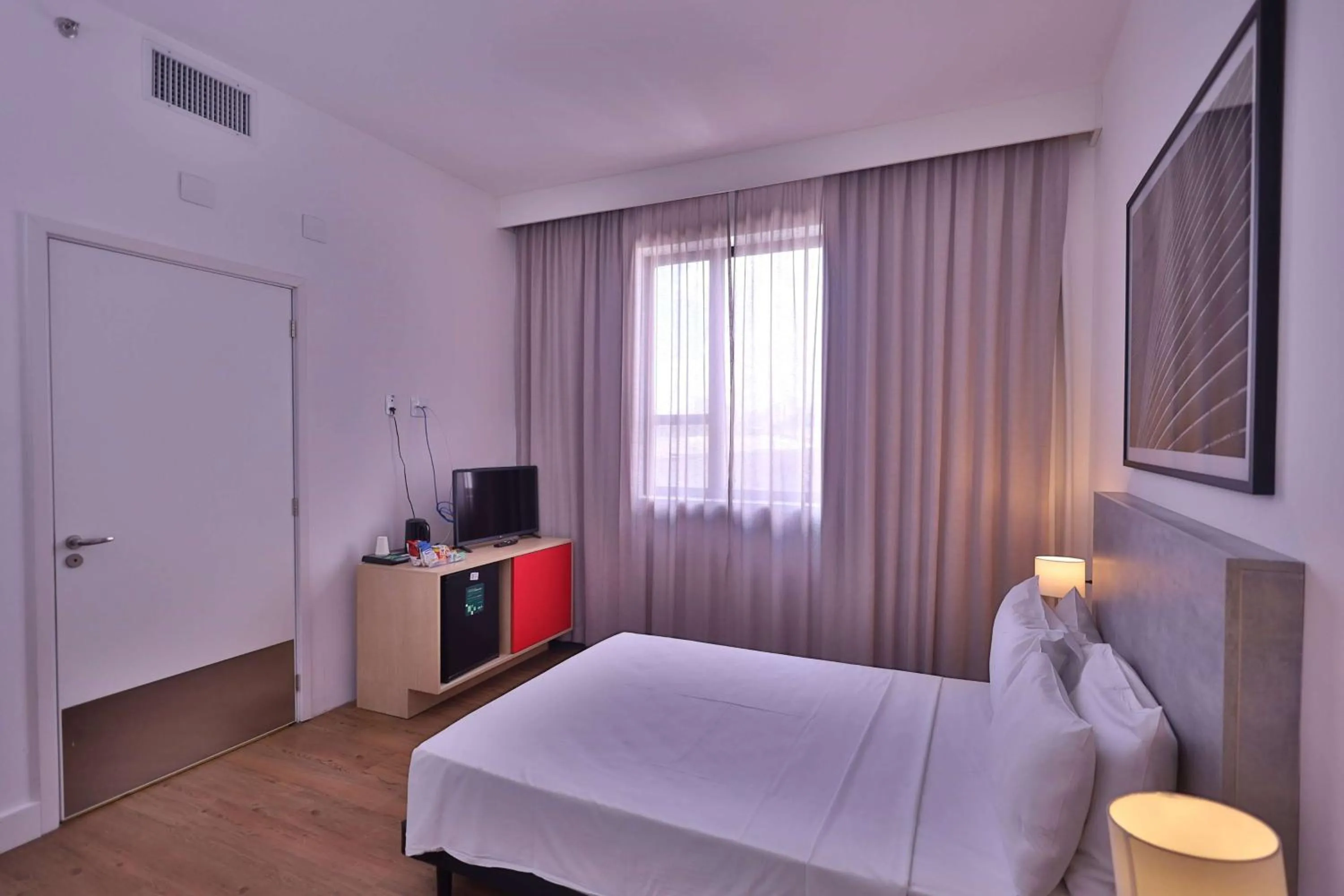 Photo of the whole room, Bed in Ramada Encore Sao Paulo Tiradentes Centro