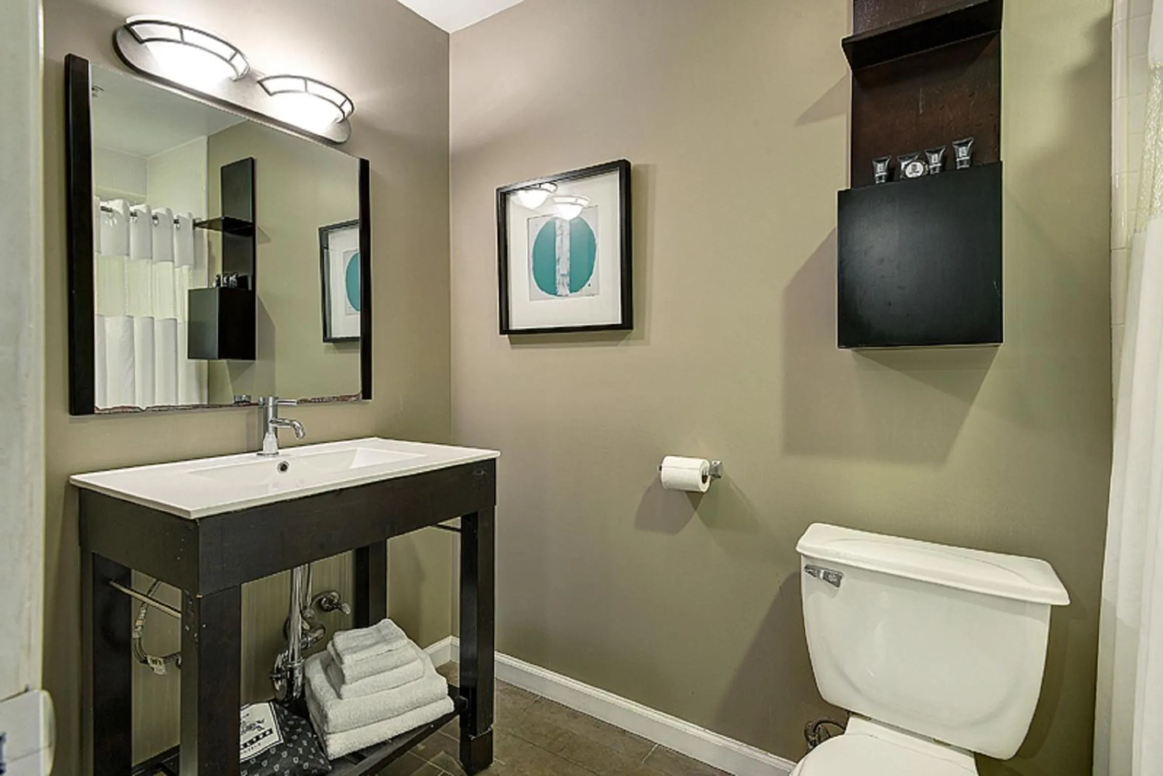 Bathroom in Shelter Hotel Los Angeles