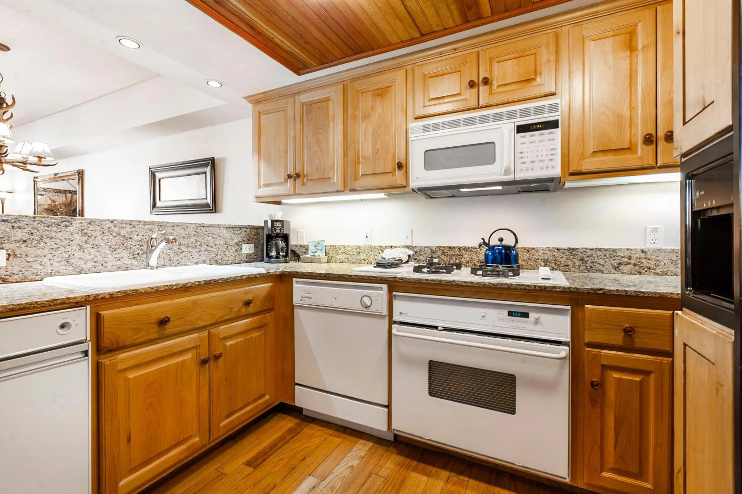 kitchen in The Caledonian by All Seasons Resort Lodging