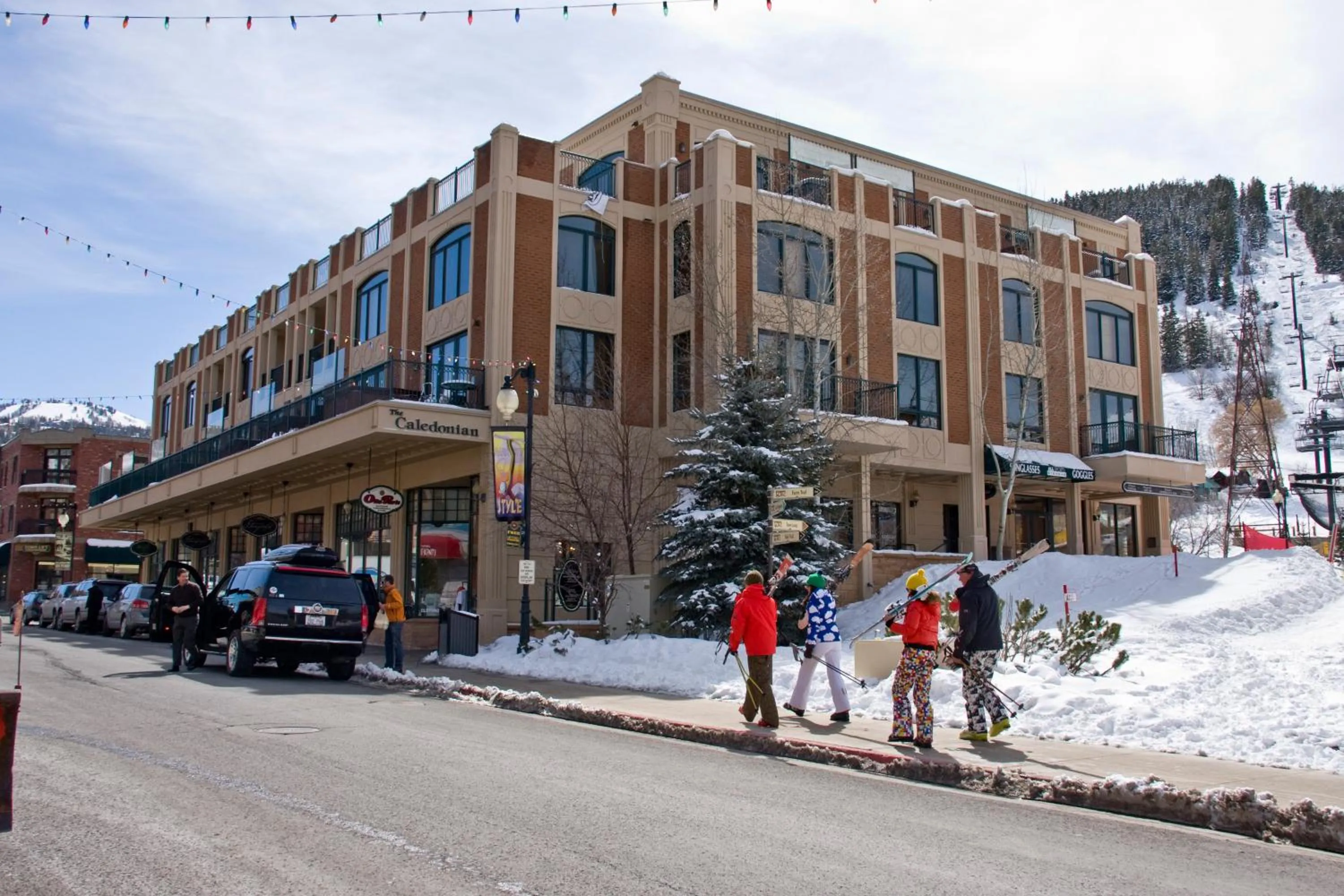 Facade/entrance in The Caledonian by All Seasons Resort Lodging