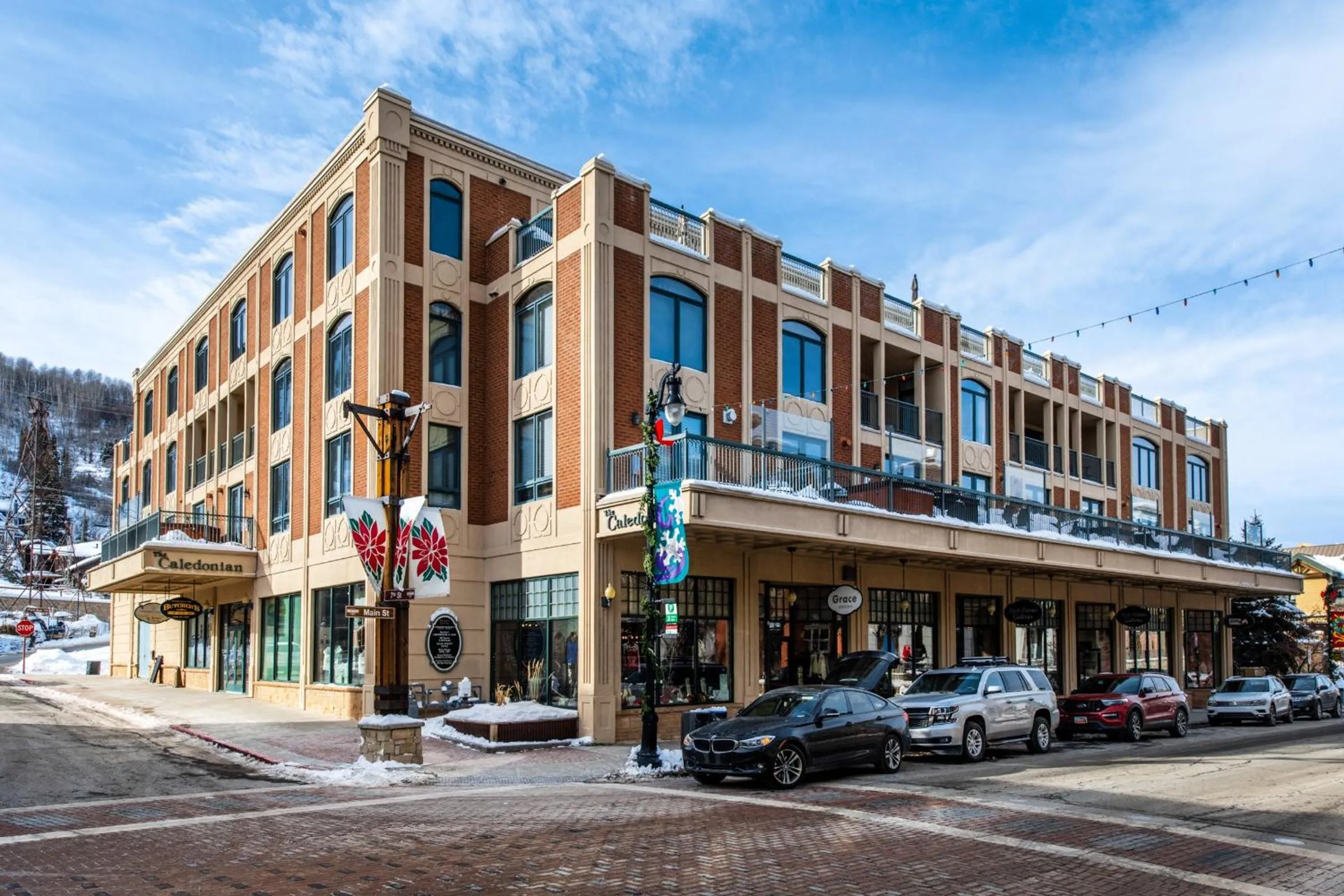 Facade/entrance in The Caledonian by All Seasons Resort Lodging