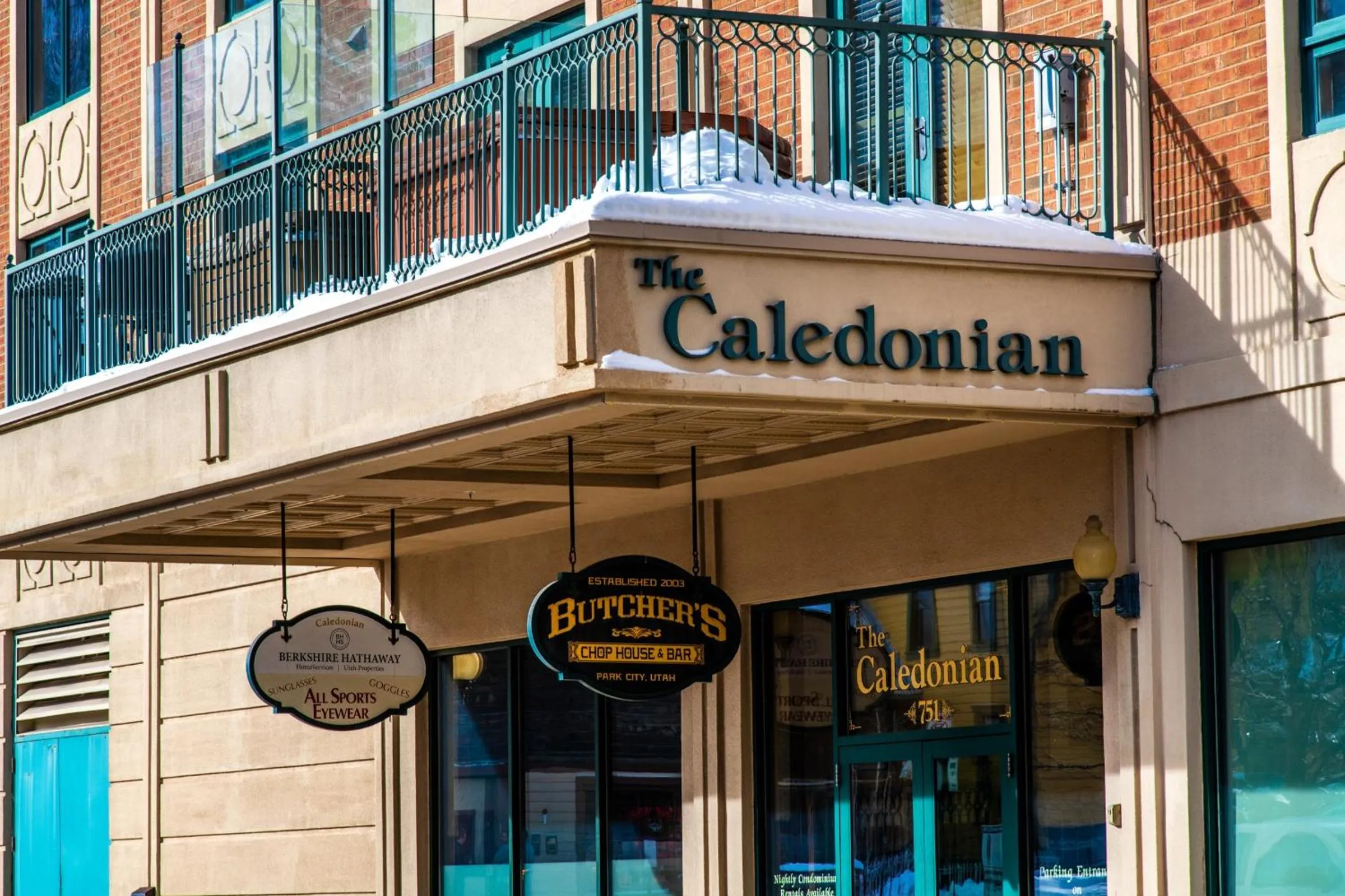 Facade/entrance in The Caledonian by All Seasons Resort Lodging