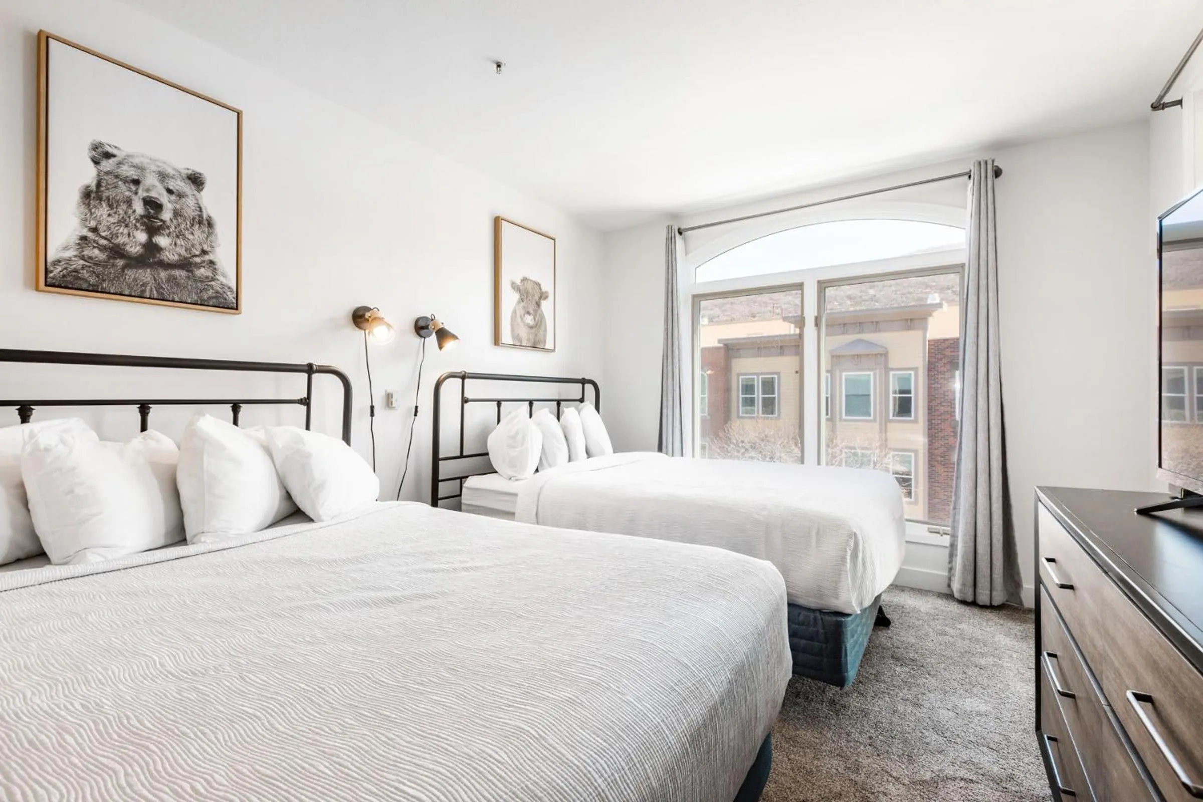 Bedroom, Bed in The Caledonian by All Seasons Resort Lodging