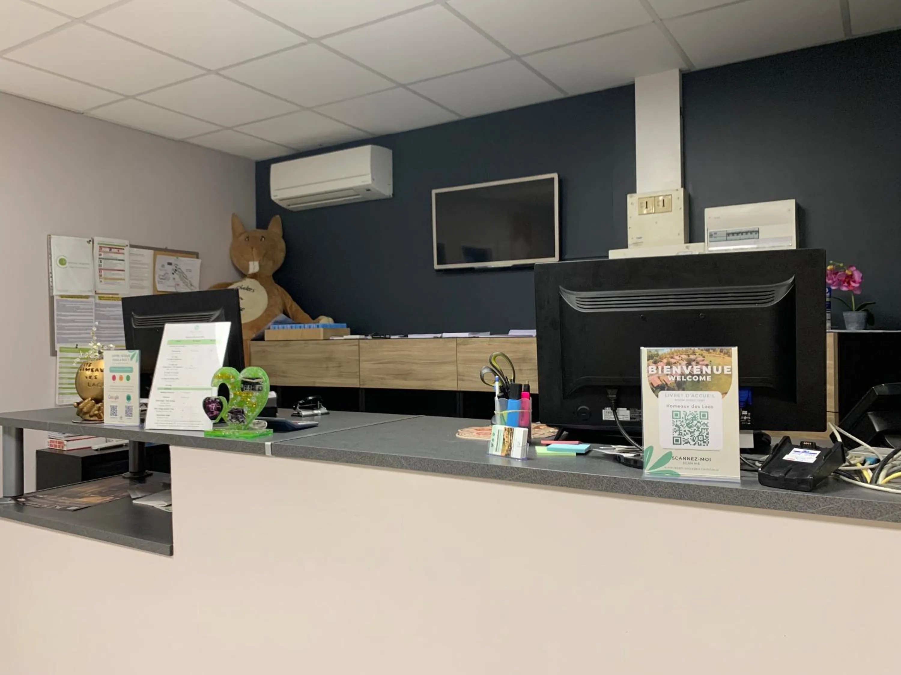 Lobby or reception in Terres de France - Les Hameaux des Lacs