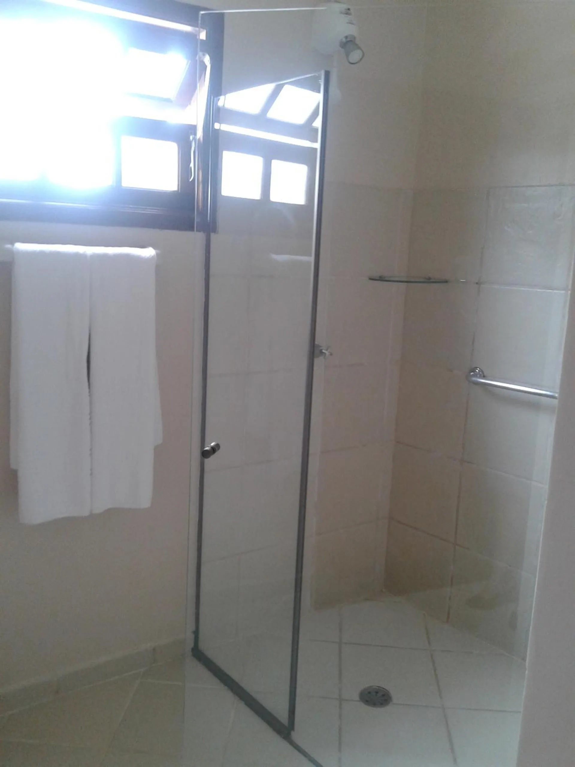 Bathroom in Hotel Costa Balena-Piscina Aquecida Coberta