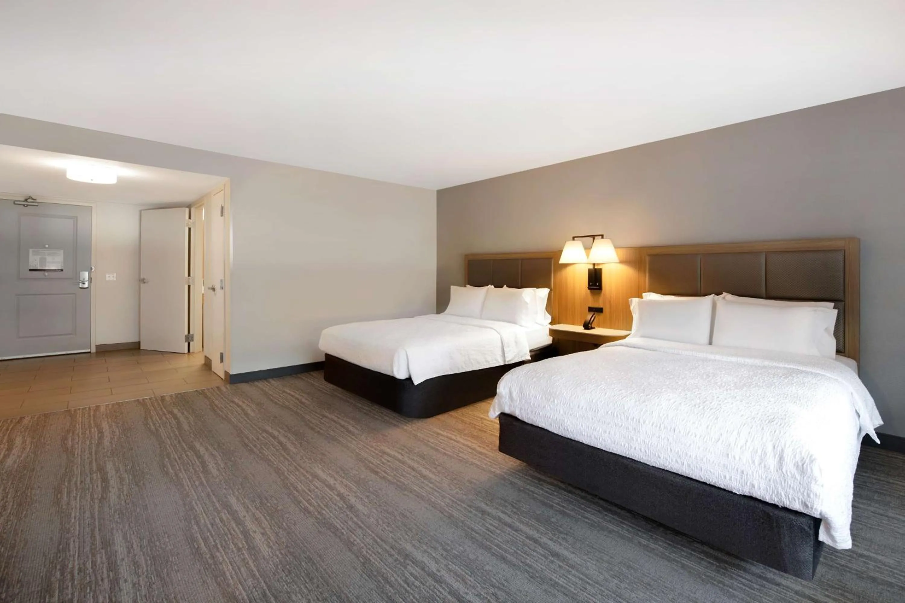 Photo of the whole room, Bed in Hampton Inn Anderson/Alliance Business Park