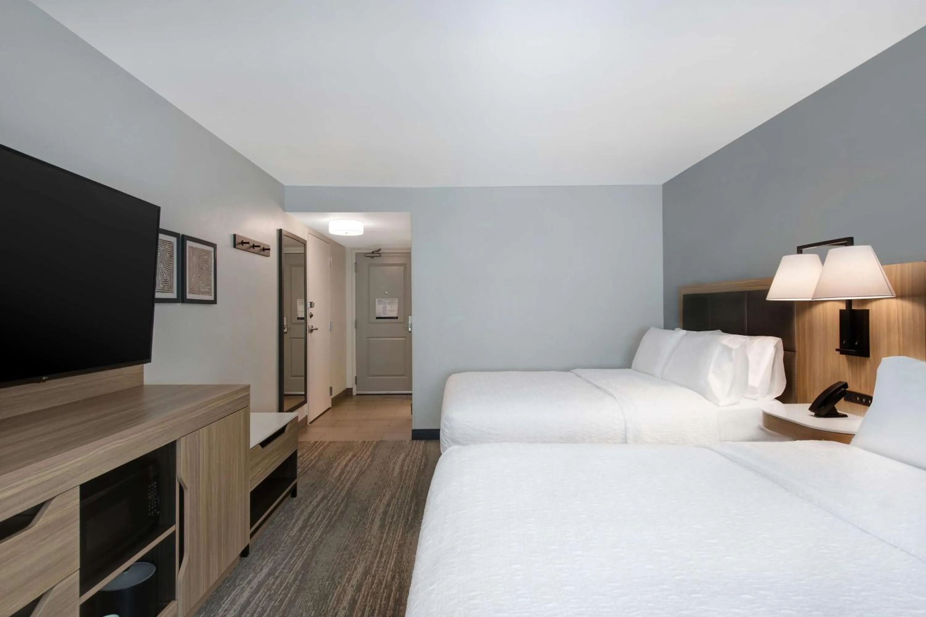 Photo of the whole room, Bed in Hampton Inn Anderson/Alliance Business Park