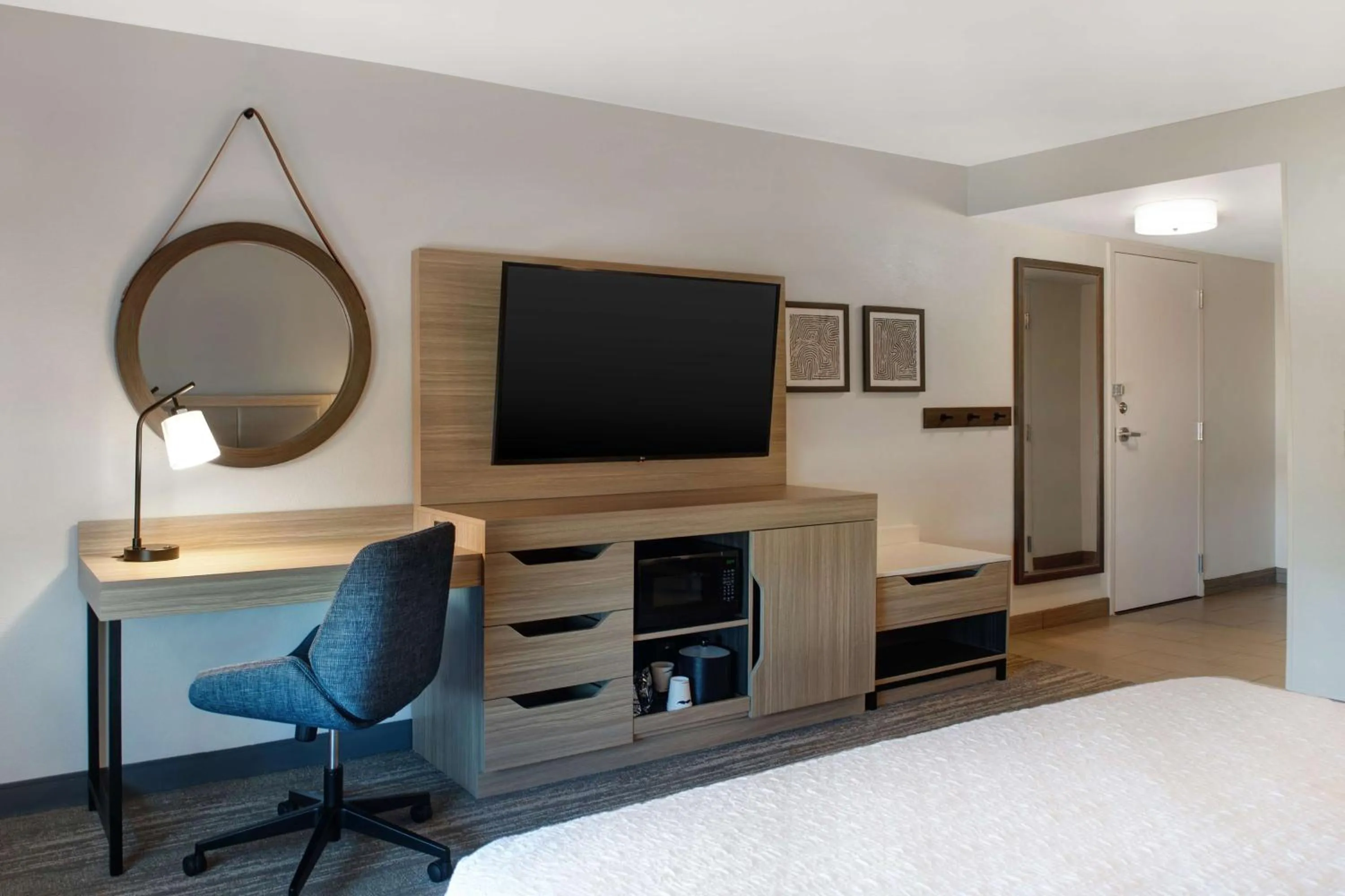 Bed in Hampton Inn Anderson/Alliance Business Park