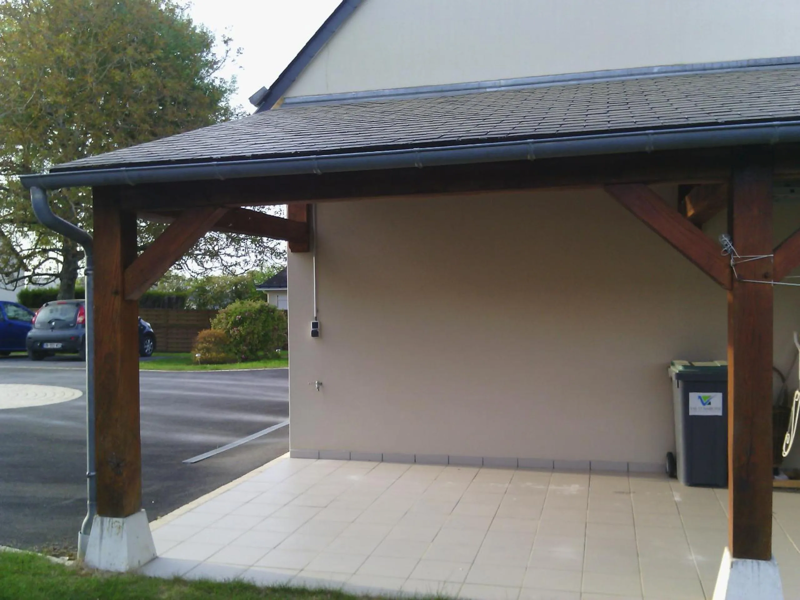 Parking in Villa Le Clos de Mosny