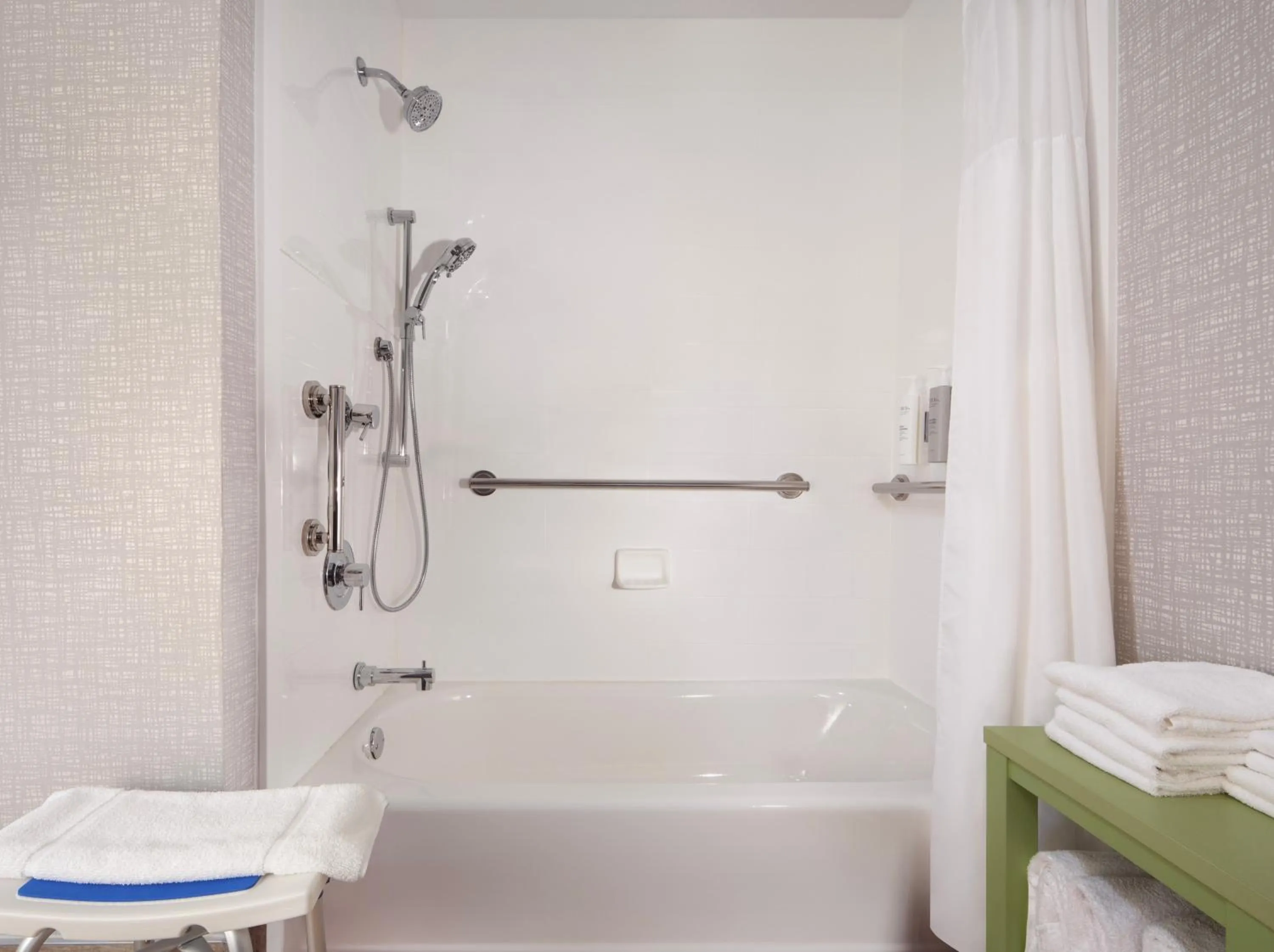 Bathroom in Hampton Inn Athens