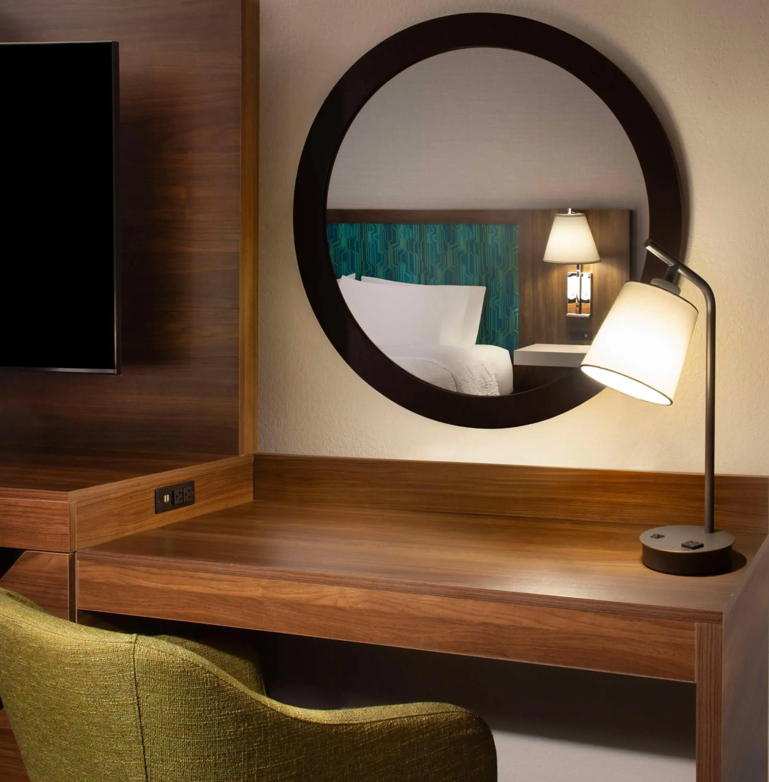 Double Room with Two Queen Beds and Bath Tub - Mobility and Hearing Access/Non-Smoking in Hampton Inn Athens Double Room with Two Queen Beds and Bath Tub - Mobility and Hearing Access/Non-Smoking in Hampton Inn Athens