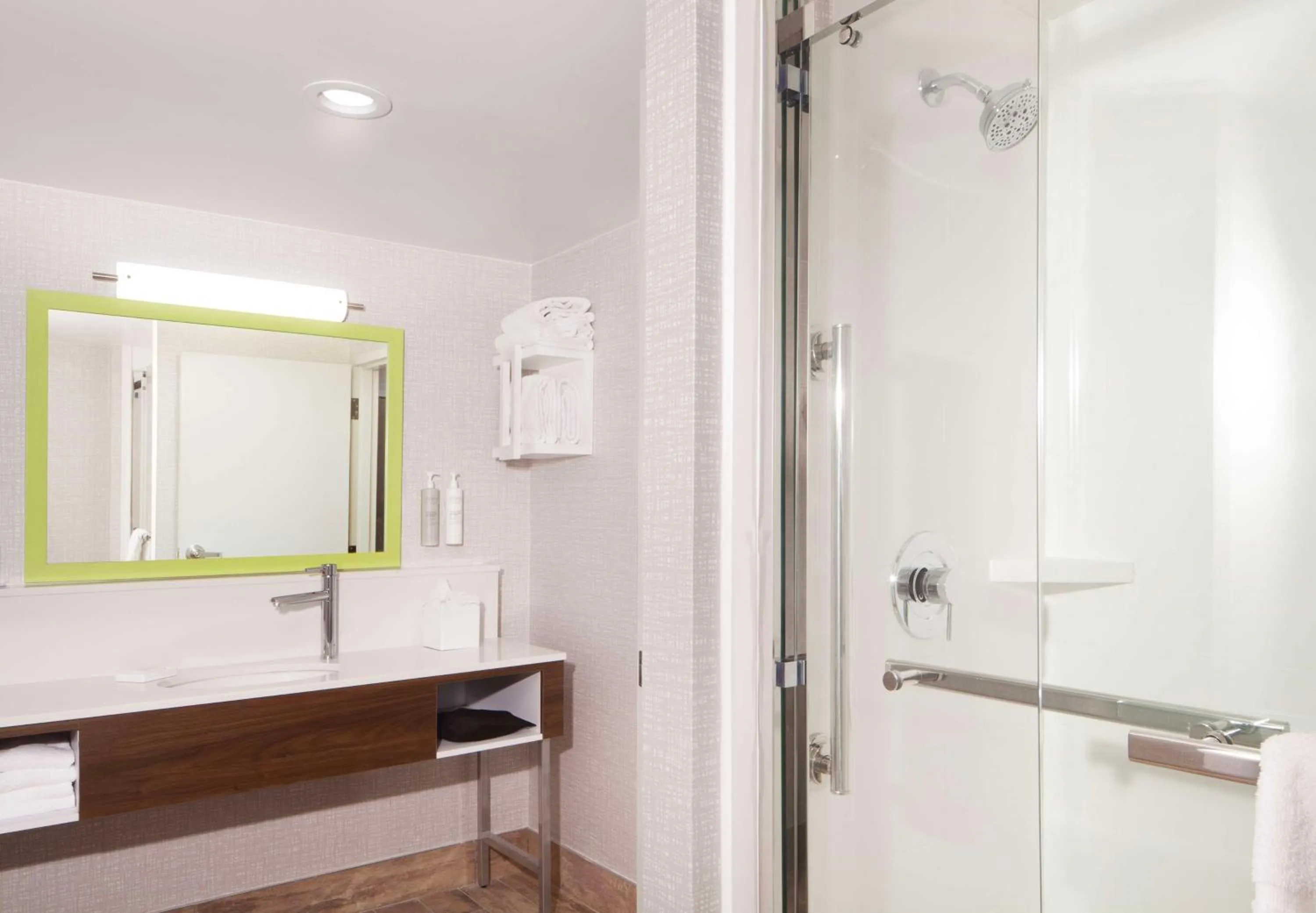 Bathroom in Hampton Inn Athens