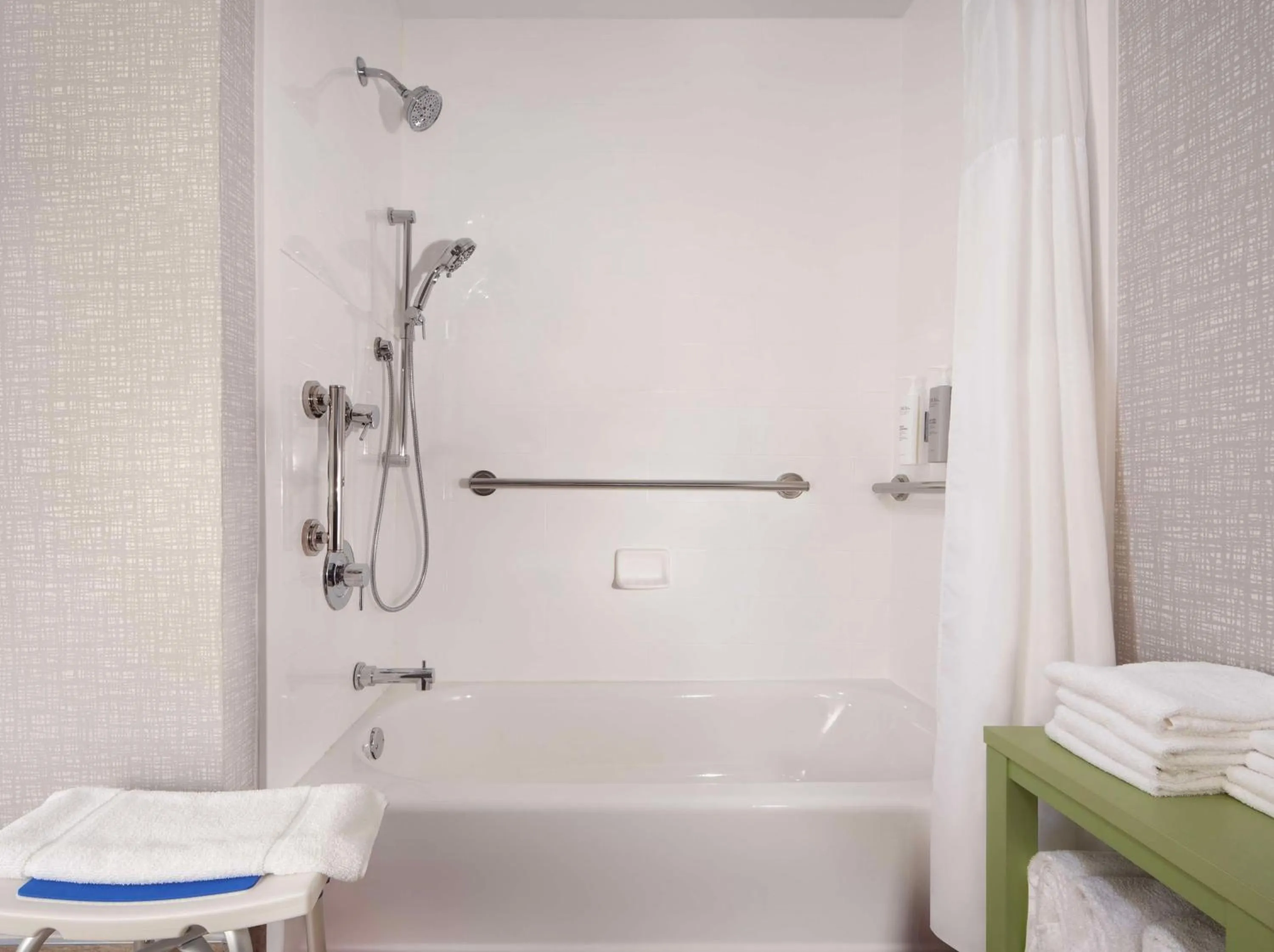 Bathroom in Hampton Inn Athens