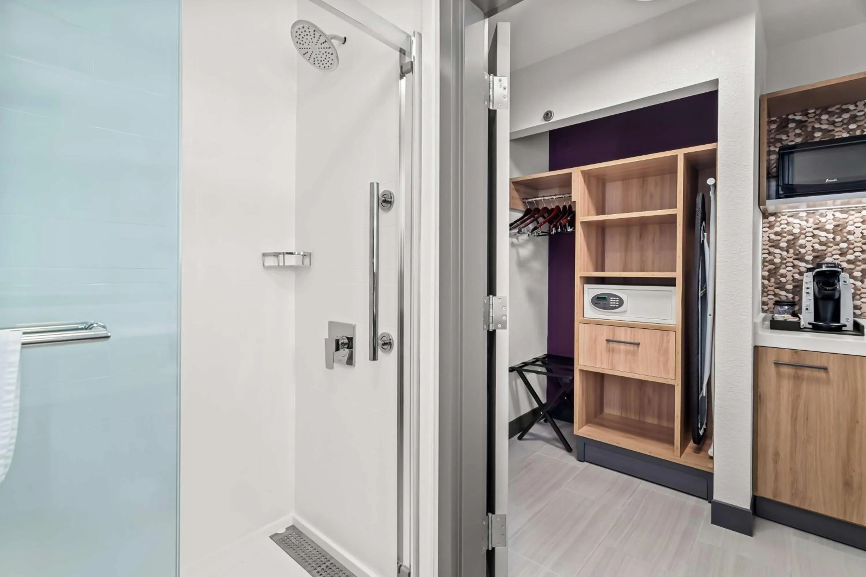 Bathroom in Hilton Garden Inn Cartersville