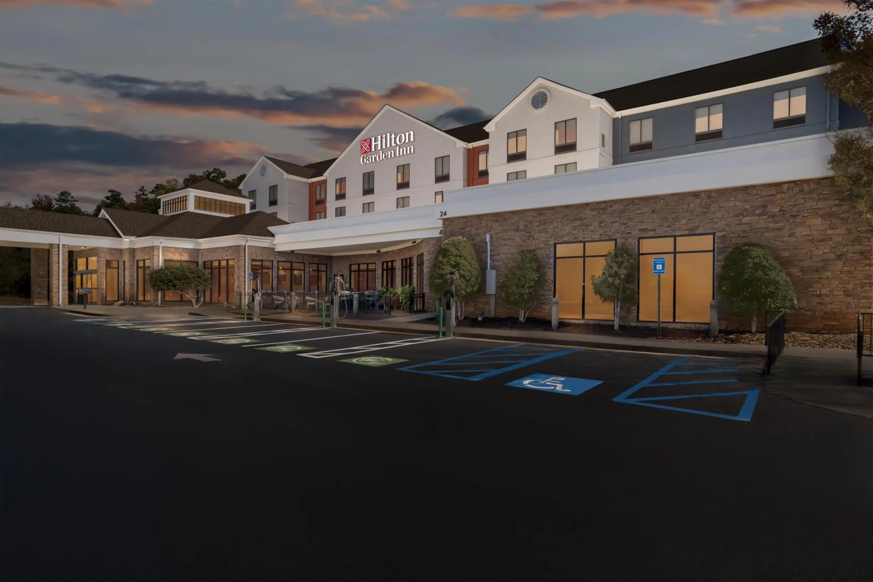 Property building in Hilton Garden Inn Cartersville