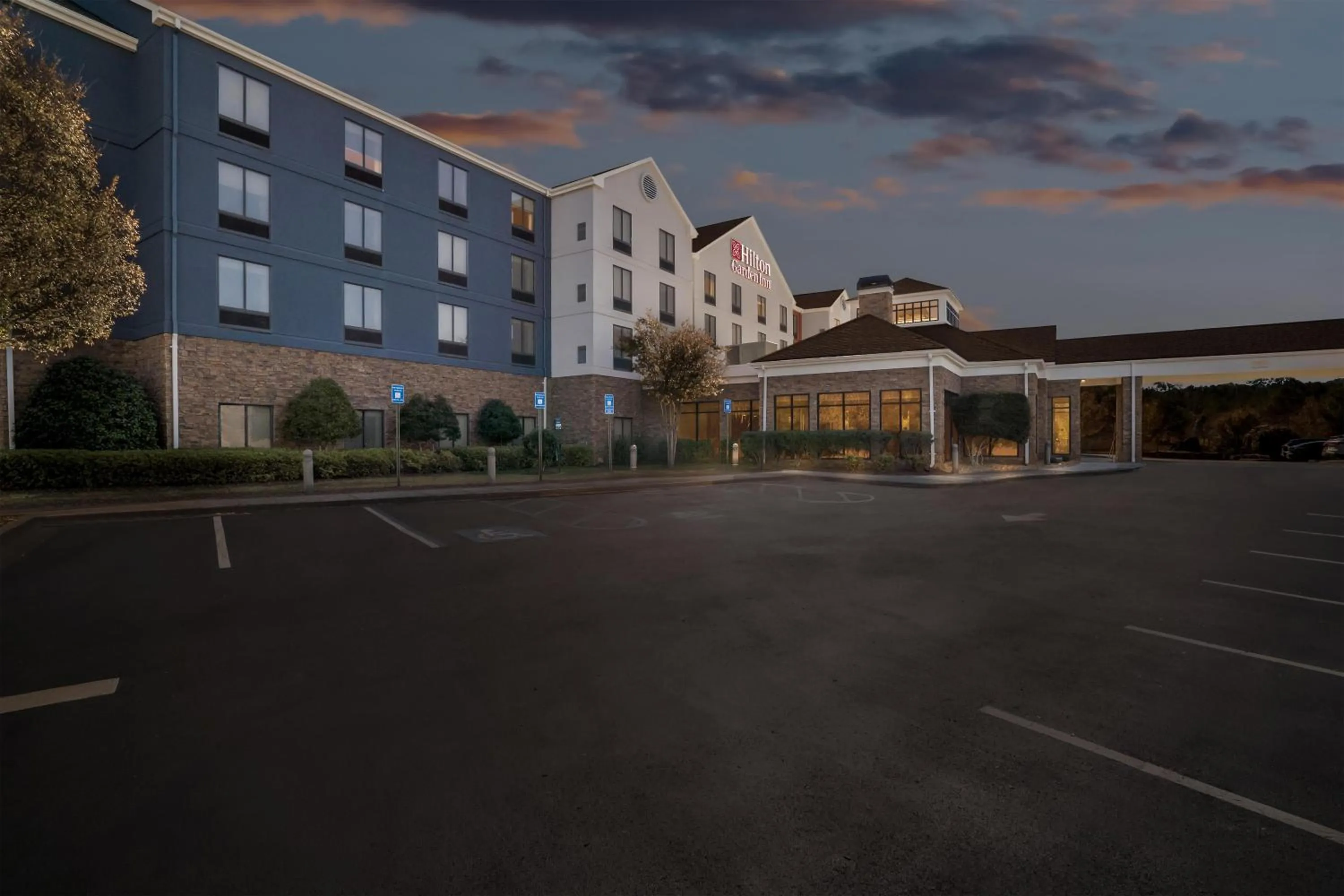 Property building in Hilton Garden Inn Cartersville