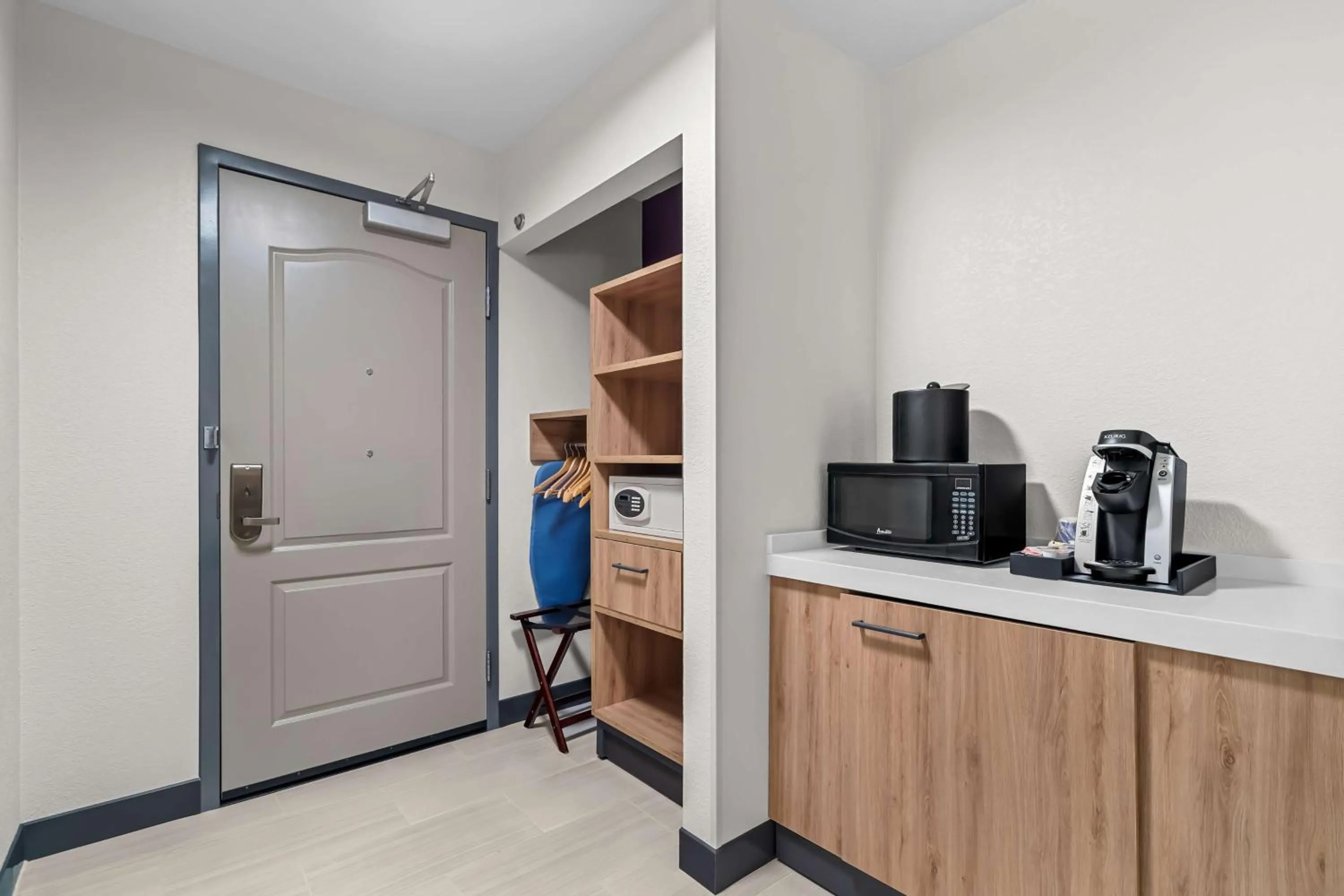 Bedroom in Hilton Garden Inn Cartersville