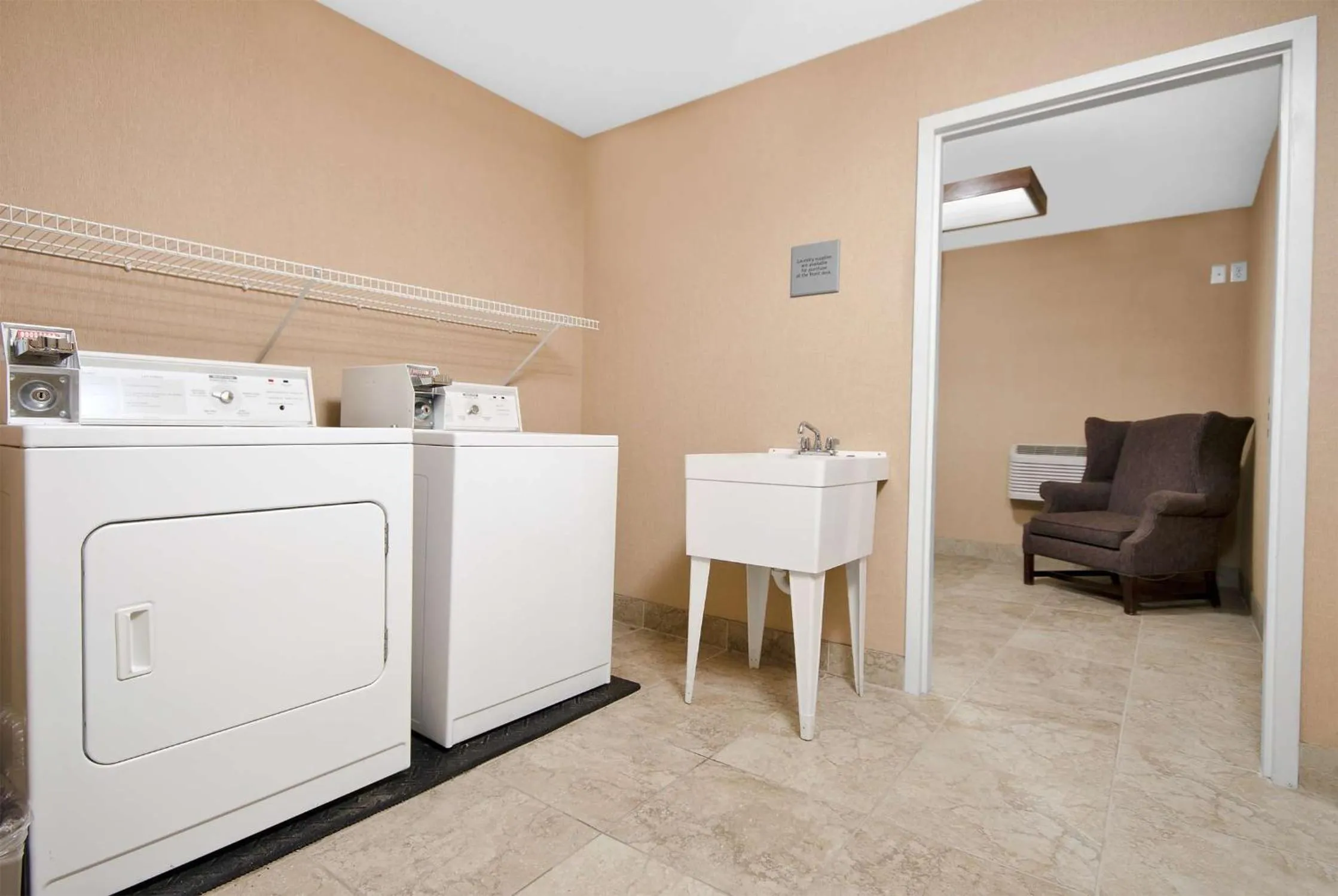 Property building in Hampton Inn Asheboro