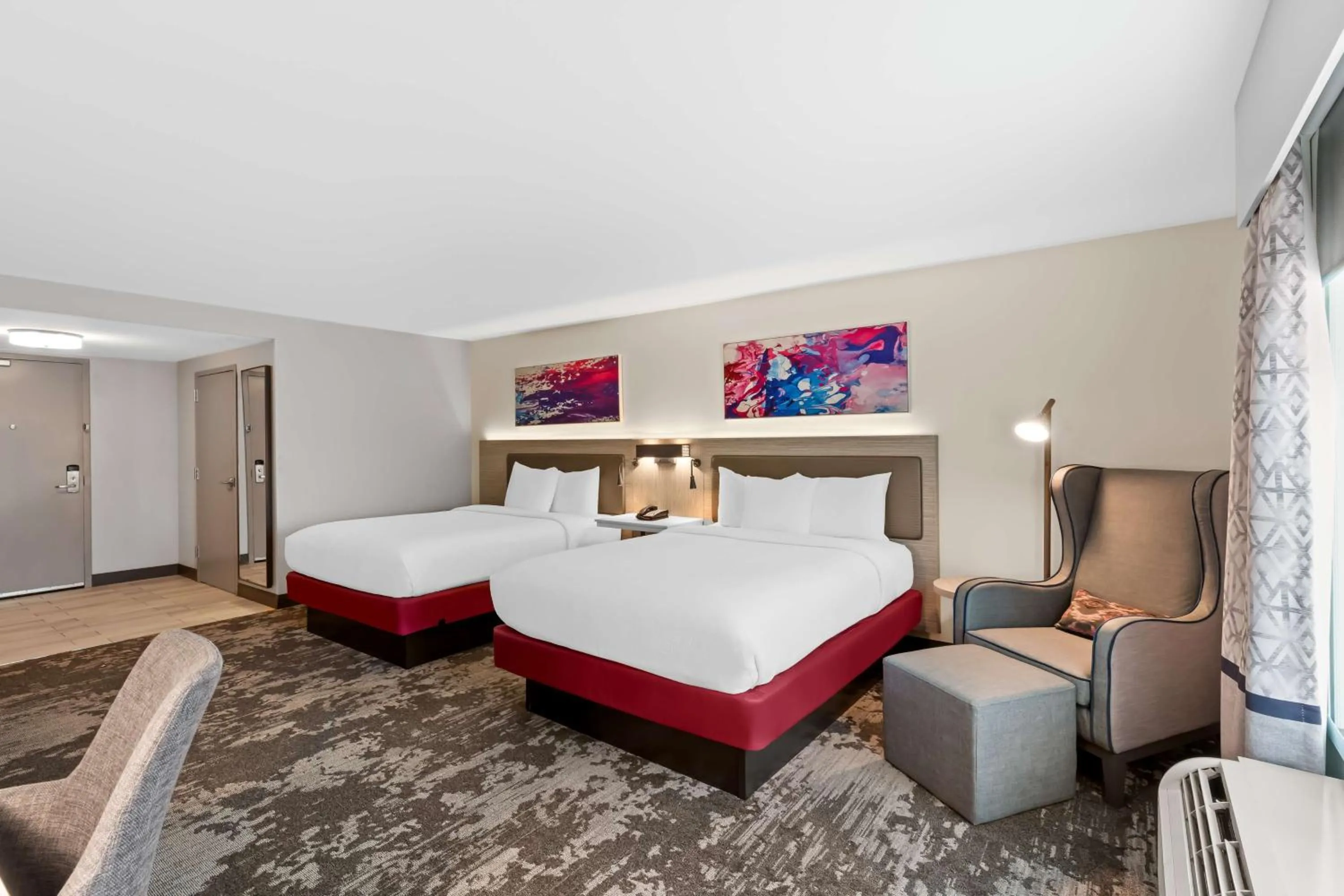 Photo of the whole room, Bed in Hilton Garden Inn Atlanta Airport North