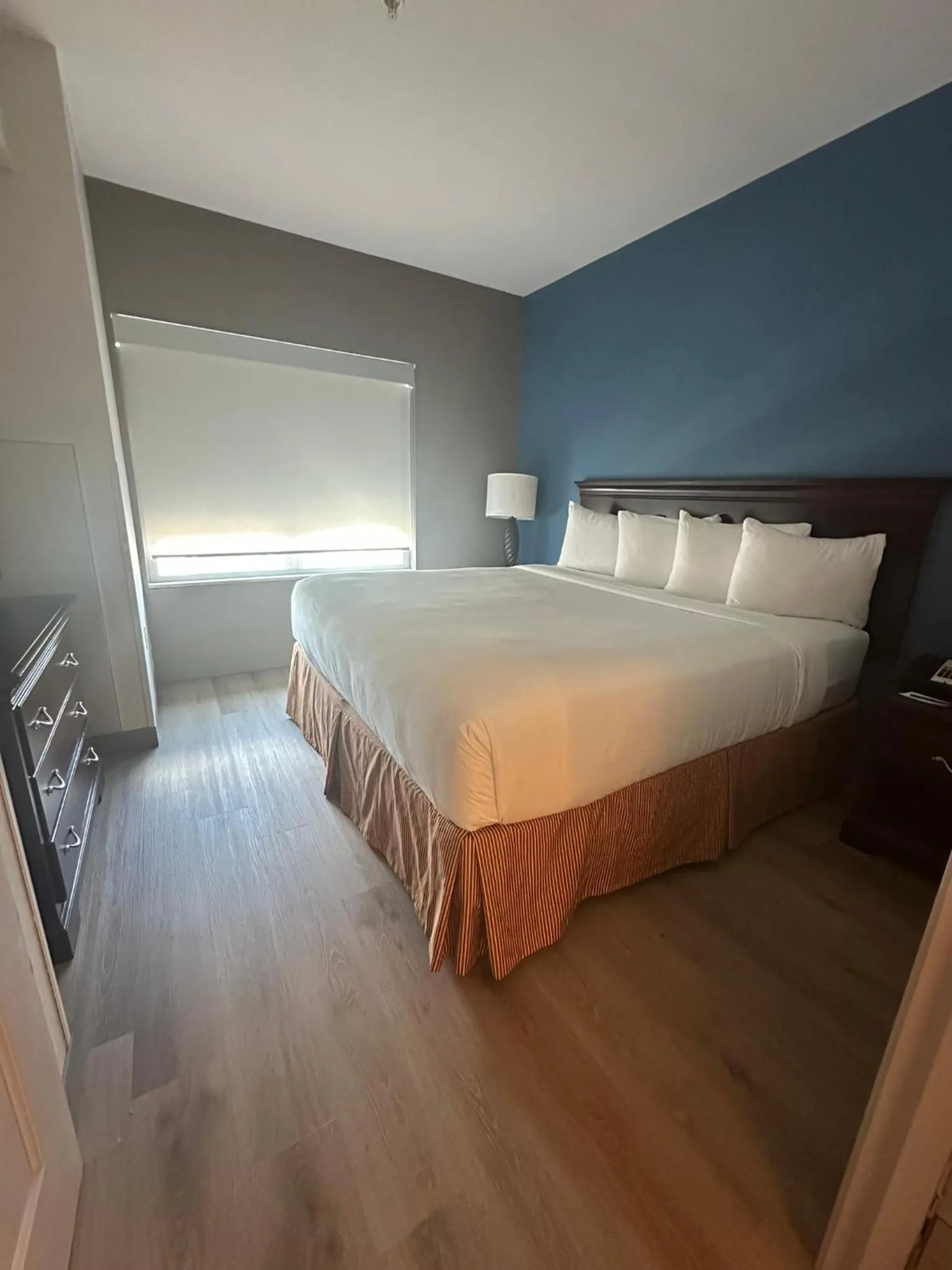 Bed in Country Inn & Suites by Radisson, Concord (Kannapolis), NC